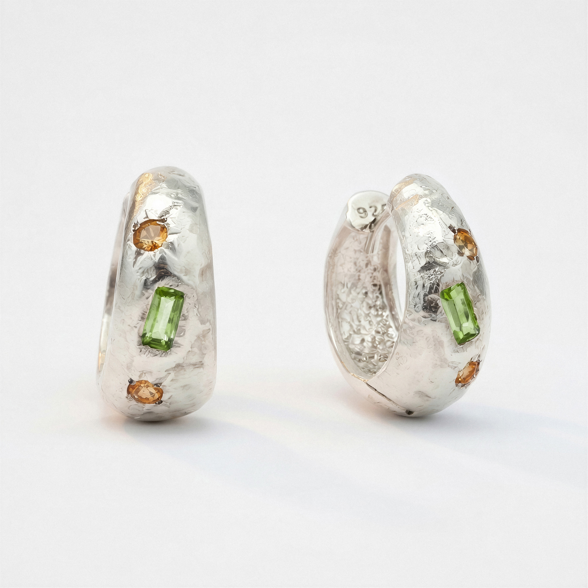 Natural finishes like these deserve lighting that enhances their character without overpowering them.
#JewelleryPhotography #ProductPhotography #JewelleryPhotographer #CommercialPhotography #JewelleryRetouching #StudioPhotography #Craftsmanship