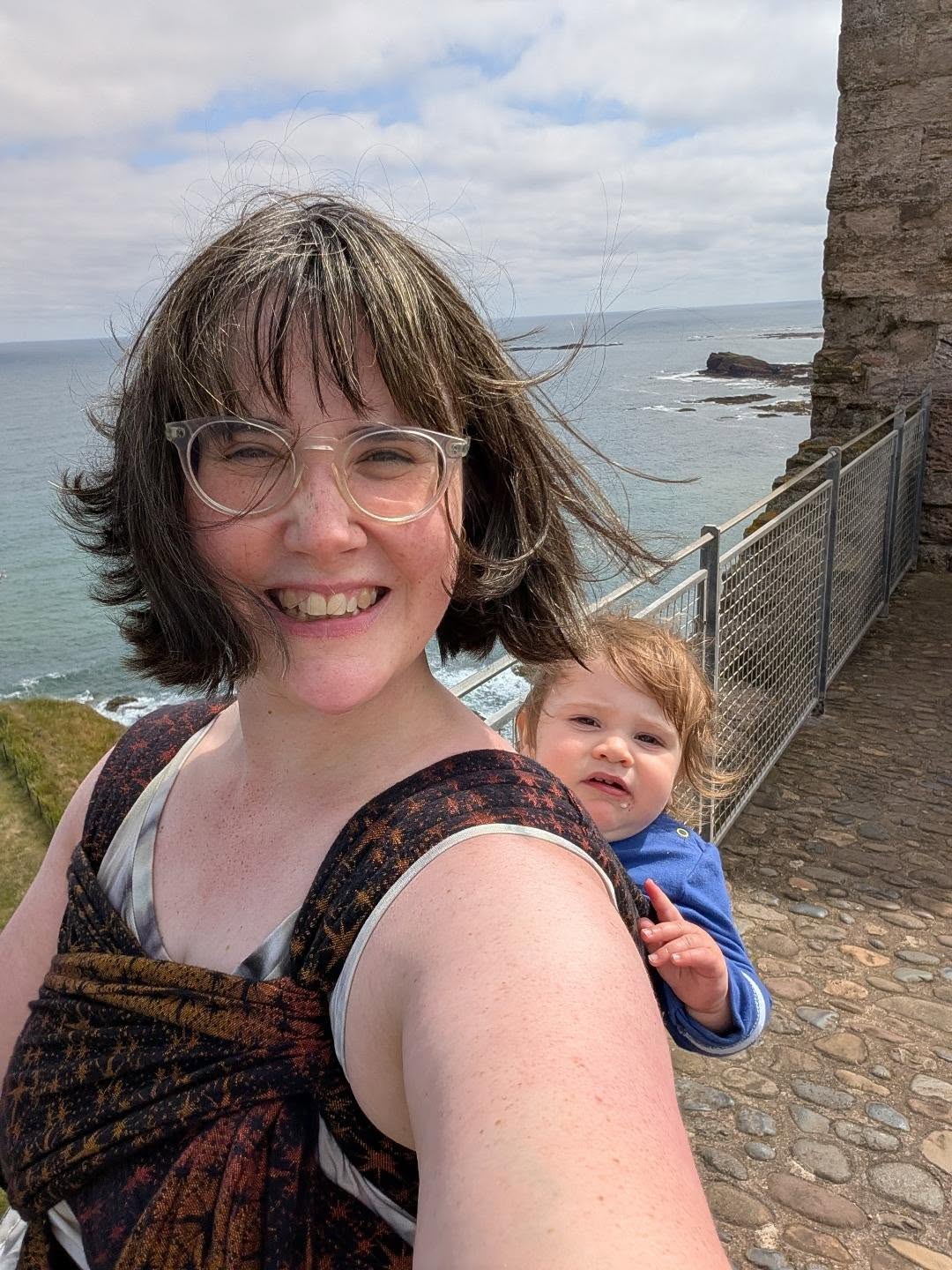Hello 👋🏻👋🏻 it's been radio silence on here recently because, to be honest, the Mum juggle has been kicking my bum over the last few weeks! But I'm almost caught up on orders now, and excited to head over to Glasgow for @parklane.market on 26 July.
Not a Simpson + C item in sight today, but we had a fun trip getting blown to bits at Tantallon Castle. I was very proud of myself for climbing to the top with Patty in a backpack.
How is everyone else surviving the heat wave and the start of the summer holidays? I would love to hear how you are all keeping busy.
#eastlothianmums #scottishmums #babywearing