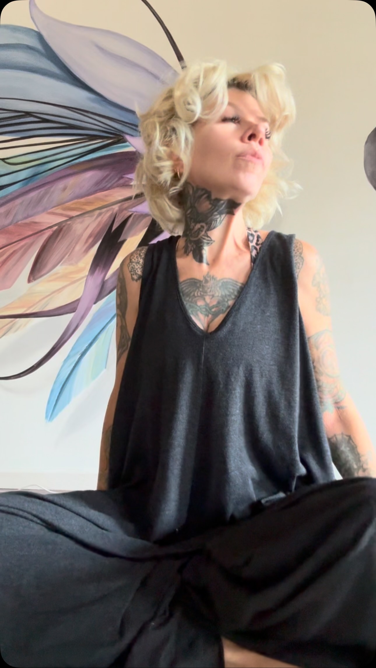 The layers of our personal tethers✨.
Tethers are one of the greatest and easiest tools to breakdown your own inner attachments to non-material matters.
This is a great one to listen too!
✨ Sunday Satsang ✨
🙏🏼 LavenderKoiYoga.com 🙏🏼
A yoga and philosophy studio. A place to come for those looking for more✨
.
.
.
.
.
#satsang #yoga #lavenderkoiyoga #yogastudio #yogaschool