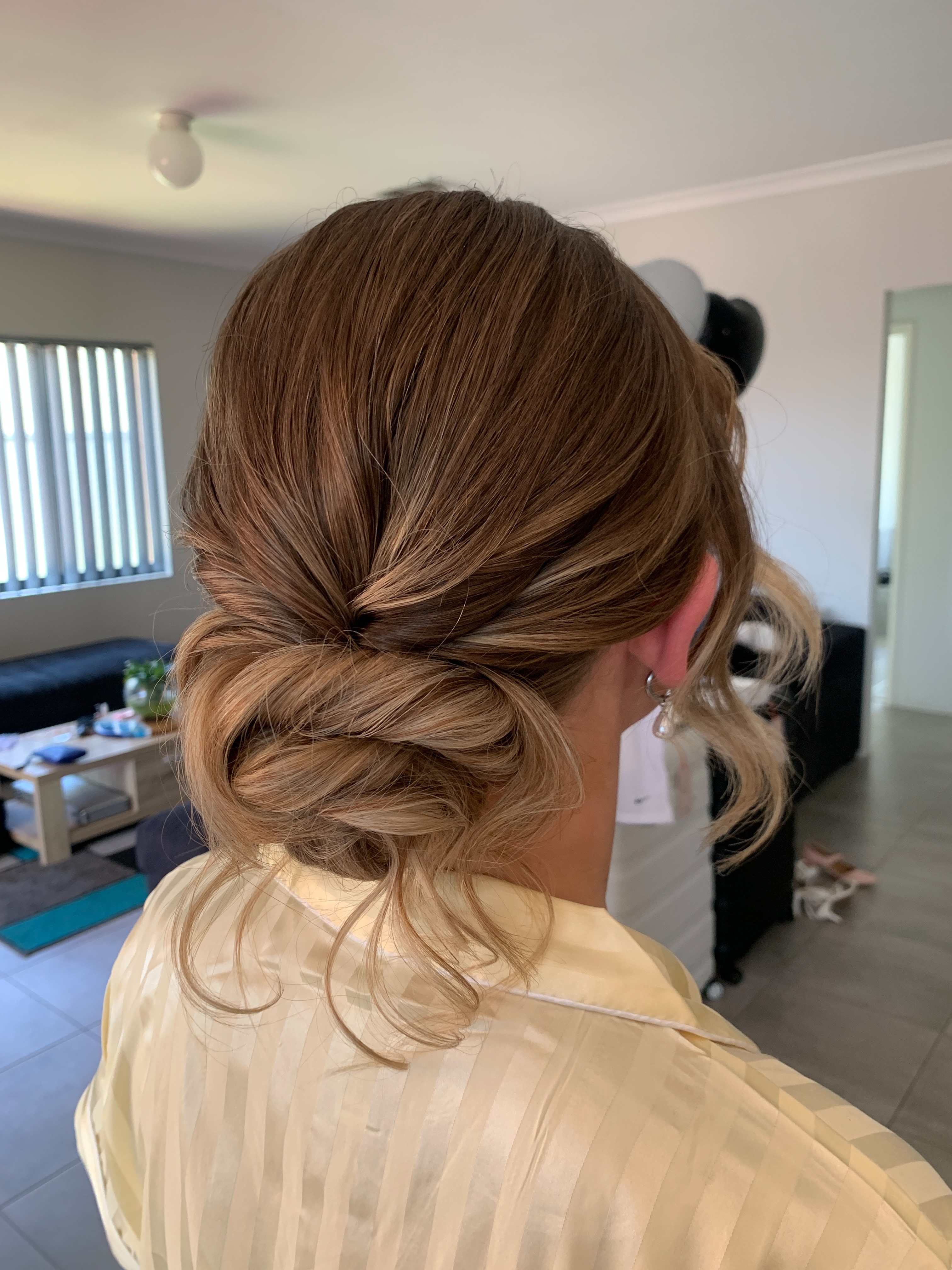 This soft romantic low bun is everything!!
Share to the wedding group chat 📲