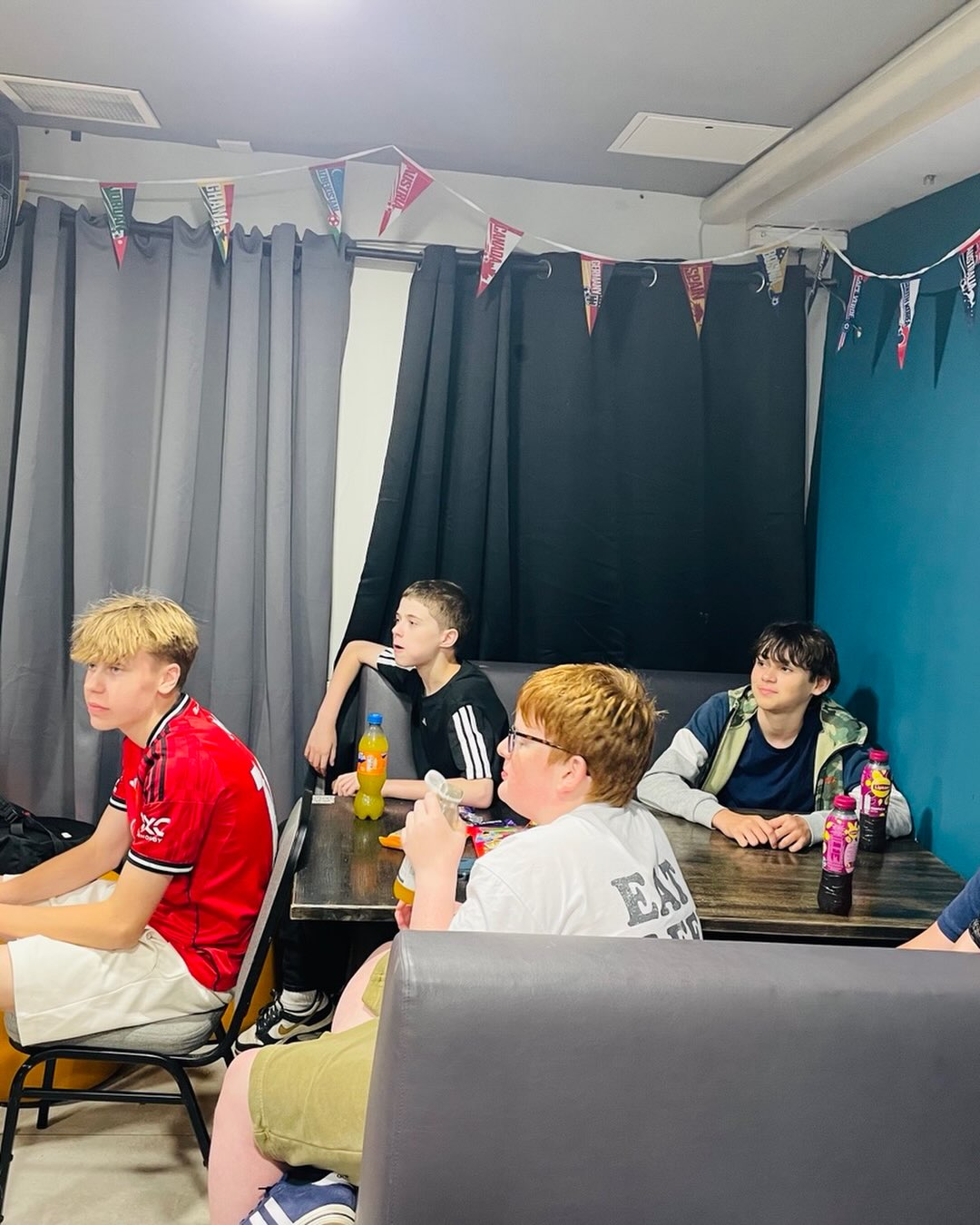 Locking in for the game in our private room 🏴