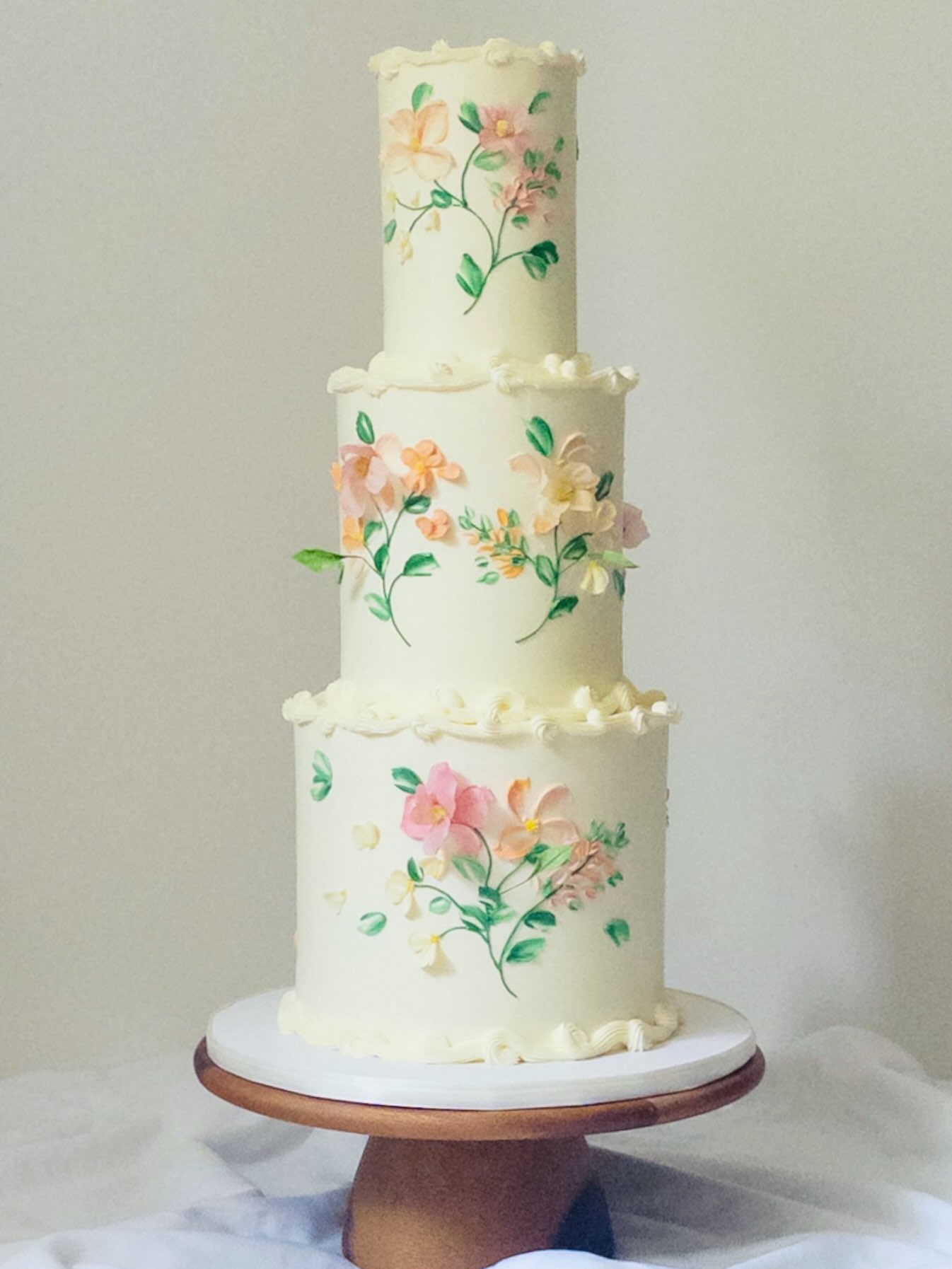 Colourful buttercream and wafer paper florals for Pip & Thomas ๐ธ
#weddingcake #waferpaperflowers #floralweddingcake #weddingcakedesigner #torontoweddingcakes