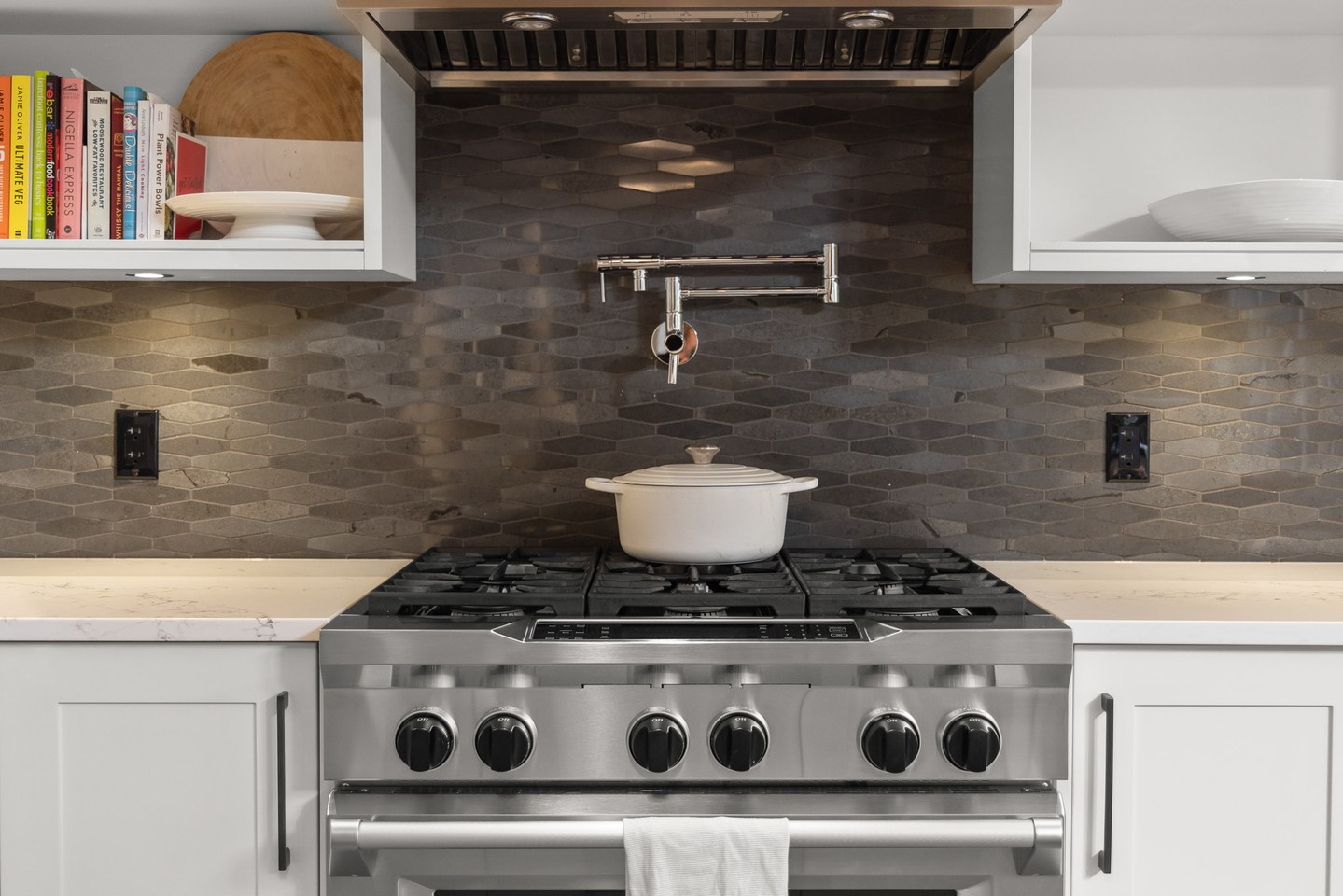 The kitchen is often the heart of the home, and one of the first spaces buyers pay attention to.
That's why we make sure it's captured from every angle. Wide shots to showcase the layout, detailed shots to highlight the finishes, and everything in between.
When marketing a home, the details matter.
Listing Agent: @maclarenbrad
#yyjrealestate #yyj #yyjrealtor #yyjrealtors #luxurylisting #luxuryrealestate #victoriareaestate #luxuryifestyle