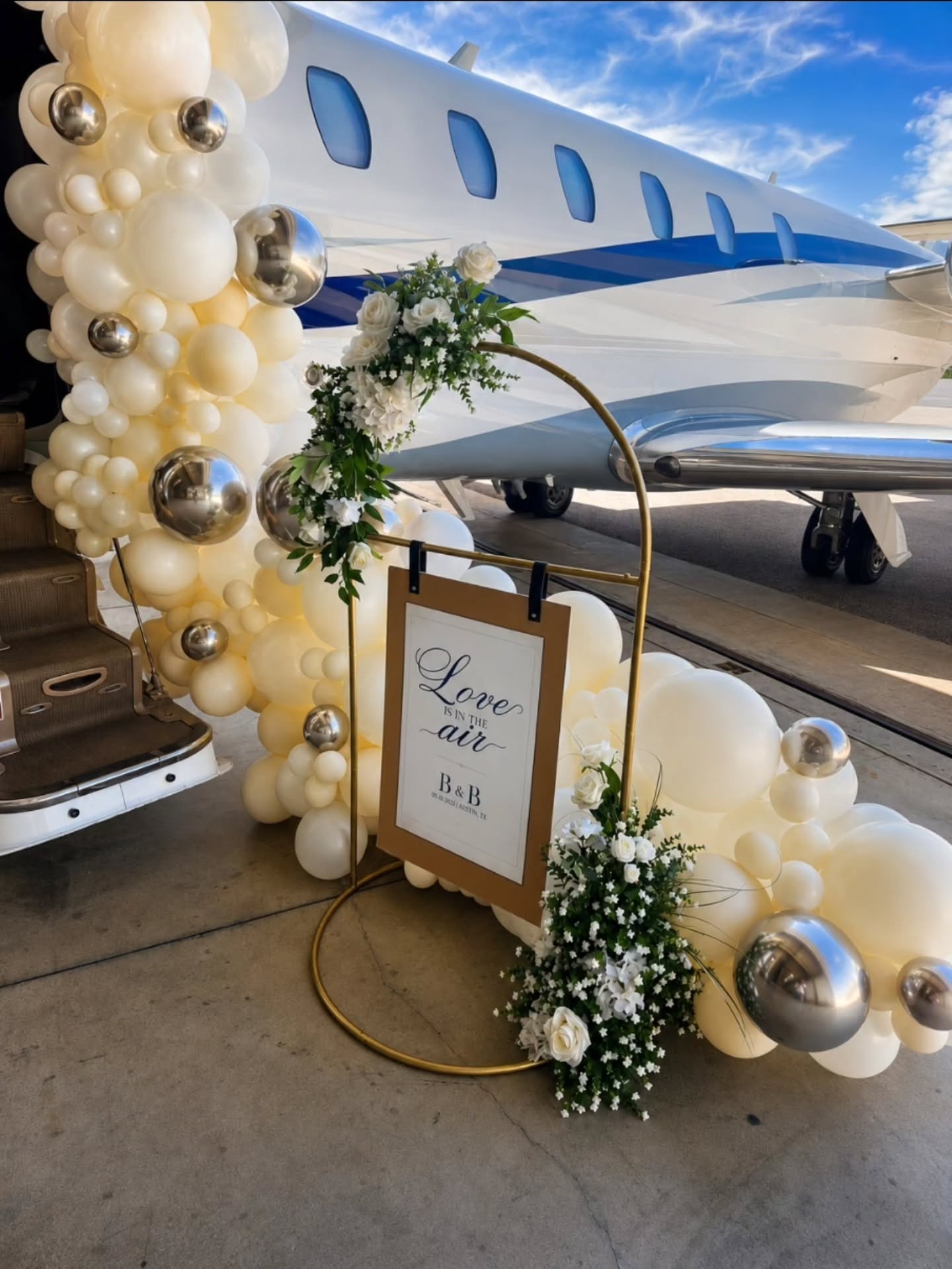 Designing for aircraft is definitely different than designing for a backdrop.π
The scale, the lighting, and the timeline create a unique challenge... but seeing it come together was a fun experienceβοΈ
πβοΈπ #balloondecor #austintx #atxevents #kiwisparty