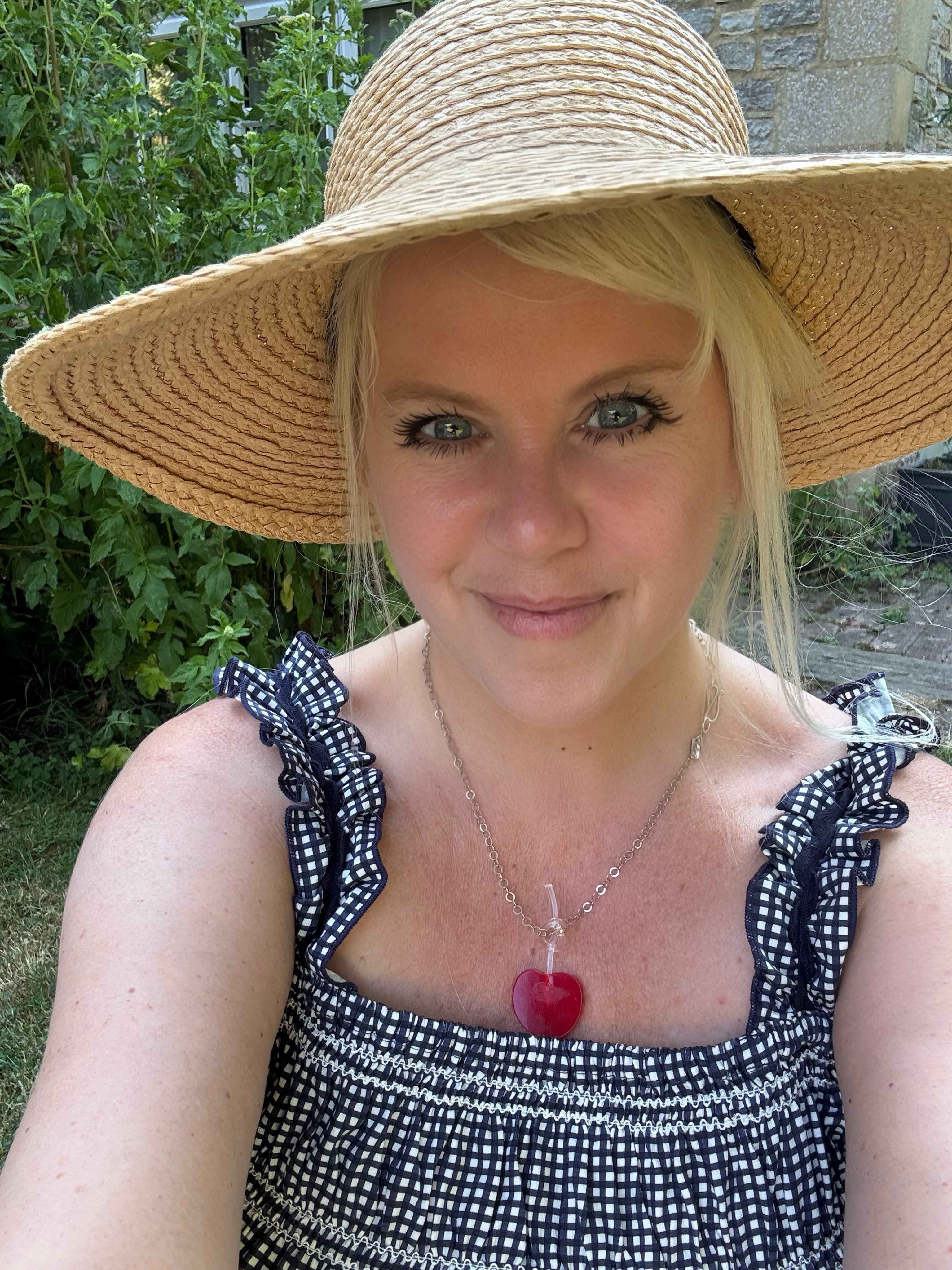 I can now officially reveal that the answer to the question “Is it hot enough for you” is “YES. Yes it is”. Now please STFU & pass me a tub of Haagen-Dazs! 😉😂
☀️☀️☀️
#hothothot #summer #heatwave #somerset #weekendmood