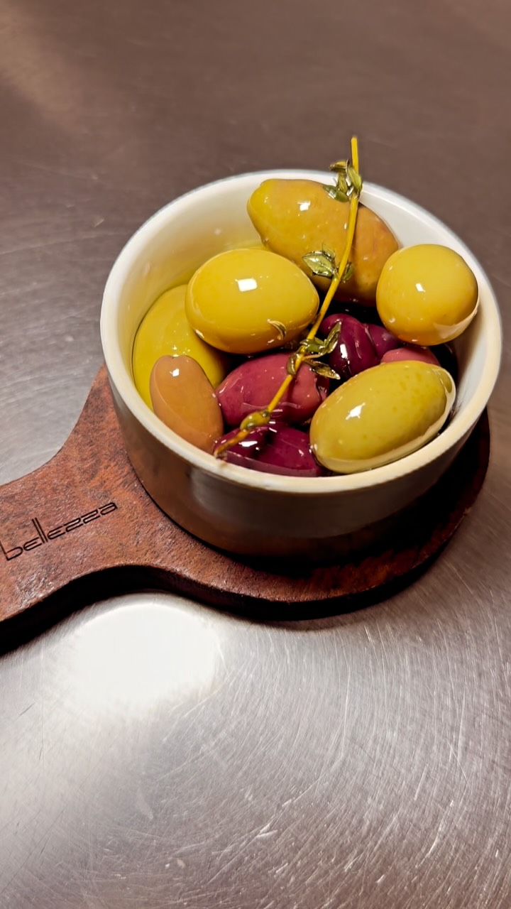 Every great meal starts with care.
We slowly marinate our Mount Zero olives with toasted fennel, fragrant bay leaves, fresh thyme and citrus, creating a subtle balance of savoury, herbal and zesty flavours.
Simple ingredients. Thoughtful preparation.
#BellezzaRestaurant #ChefLife #MountZero #MelbourneEats #FoodieMelbourne