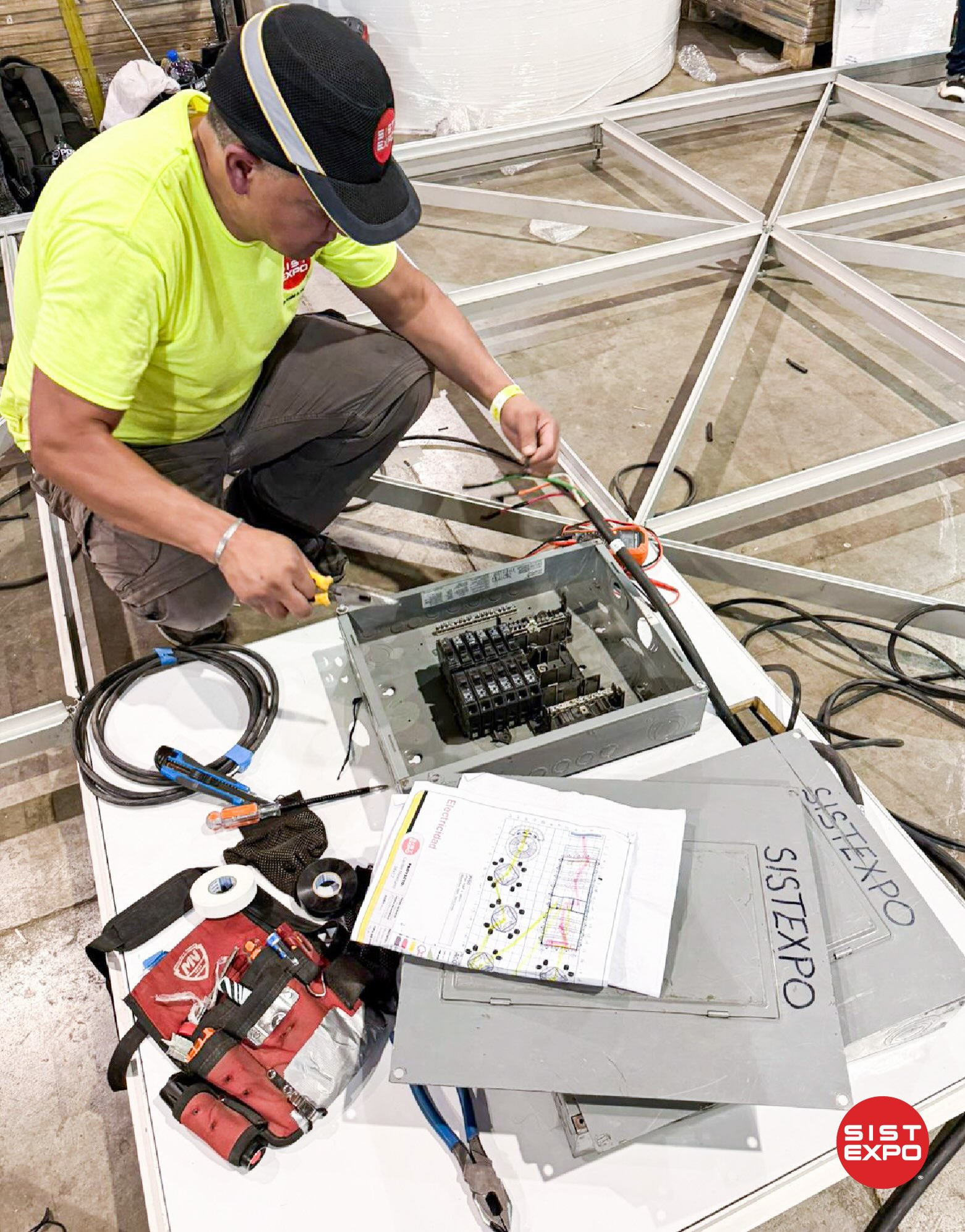 The best exhibit lighting isn’t what you see, it’s what you never have to think about. Beneath every floor, there’s a carefully planned electrical infrastructure that powers every screen, light fixture, interactive display, and experience.
Clean cable routing, precise load distribution, and safe installations are essential to achieving a flawless final result.
Every connection matters. Every detail counts.
#ExhibitDesign #EventProduction #TradeShows #SISTEXPO #wemakeithappen