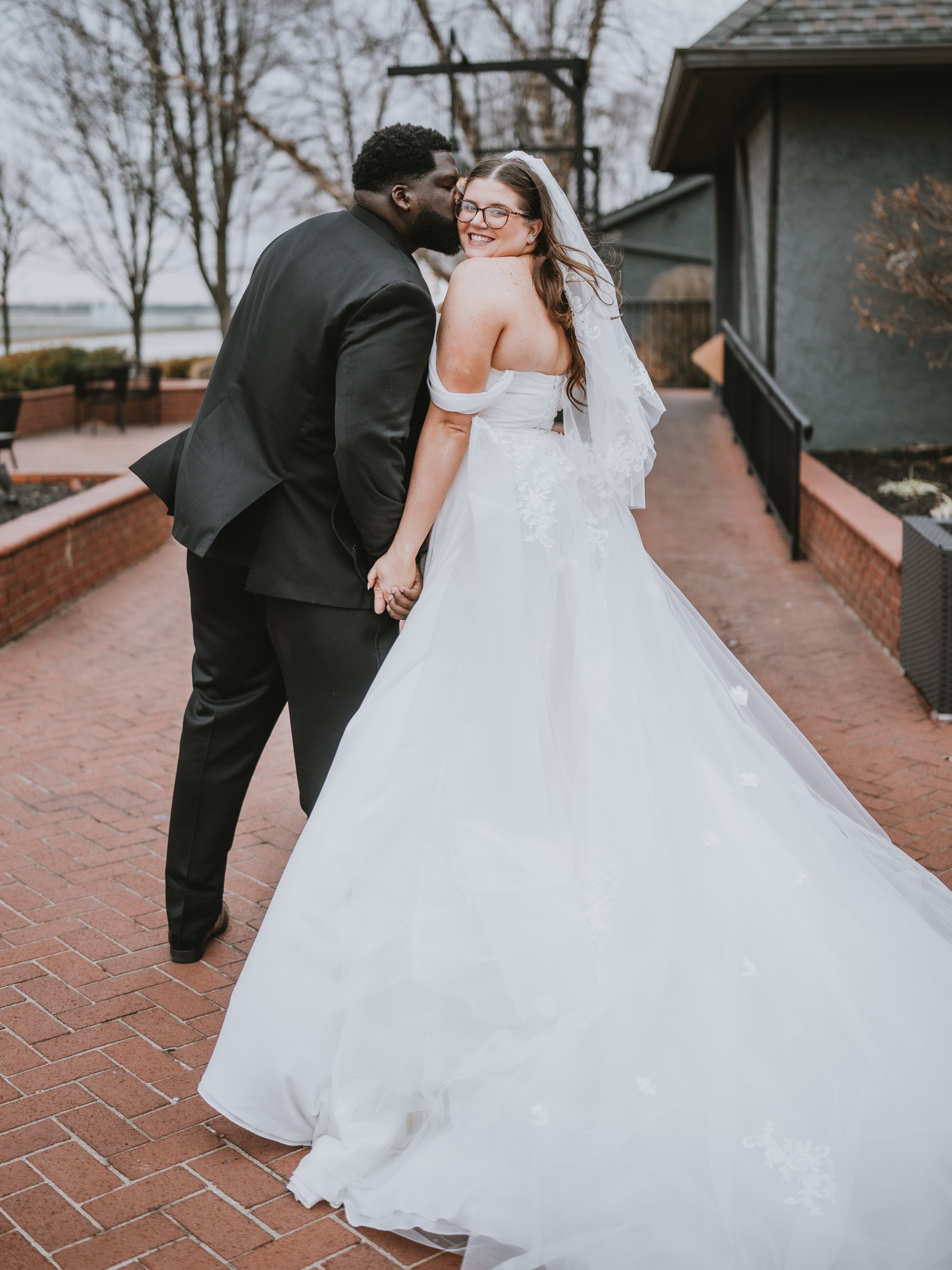 “I have never felt more beautiful than I did on my wedding day.” This is exactly why we do what we do. Congratulations Sara, you were absolutely stunning. Wishing you and your husband a lifetime of happiness!
📸 @equilibriumneo
#weddingdress #abridesdesign #bridalboutique #clevelandbride #ohiobride