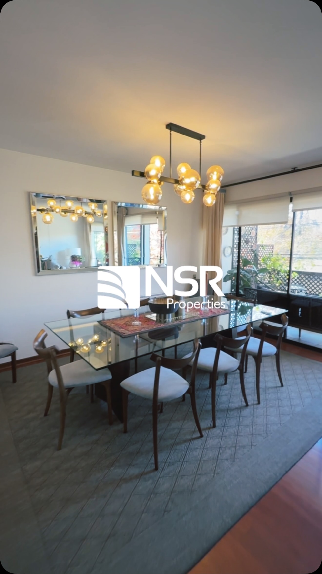 Vivir en Vitacura también es esto: colegios destacados, clínicas y servicios a minutos de tu
puerta. El dúplex de Espoz, Manquehue Norte está rodeado de colegios como La Maisonnette,
Bradford, Saint George, Extremadura y Alianza Francesa, y a pocos minutos de Clínica
Alemana. Recordamos: 206 m² + 58 m² de terrazas, 5 dormitorios, piscina con cerco de
seguridad y jardines comunes. 🎉 UF 19.400. ¿Te gustaría agendar tu visita? Escríbenos.
#NSRProperties #Santiago #Vitacura #VentaPropiedades
