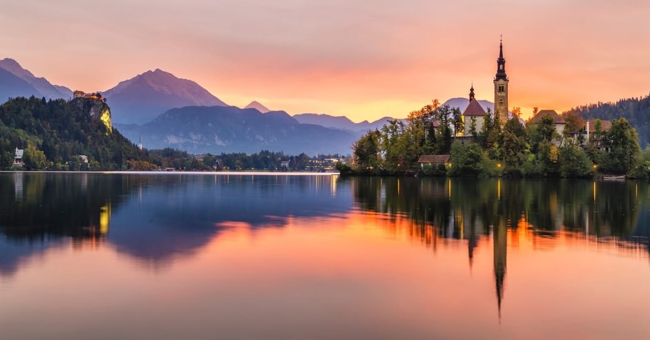2027 Ultra Luxury River Cruise Offer
Discover the best of Slovenia & Venice in one unforgettable 11-day journey. 🇸🇮🇮🇹
⭐ FREE 3-night stay at the 5⭐ InterContinental Ljubljana
⭐ €250 onboard credit to spend on dining, spa treatments or shopping
⭐ 7 nights aboard the ultra-luxury S.S. La Venezia
⭐ The only ultra-luxury ship permitted to sail through Venice’s Giudecca Canal
⭐ VIP experiences including Doge’s Palace & Burano overnight
✈️ Flights from London included (regional departures available)
💷 Prices from £2,649pp on selected 2027 departures.
⏰ Offer valid until 15 August, subject to availability.
📩 Message me for full details or to secure your cabin!
#LuxuryRiverCruise #Venice #Slovenia #RiverCruise #LuxuryTravel