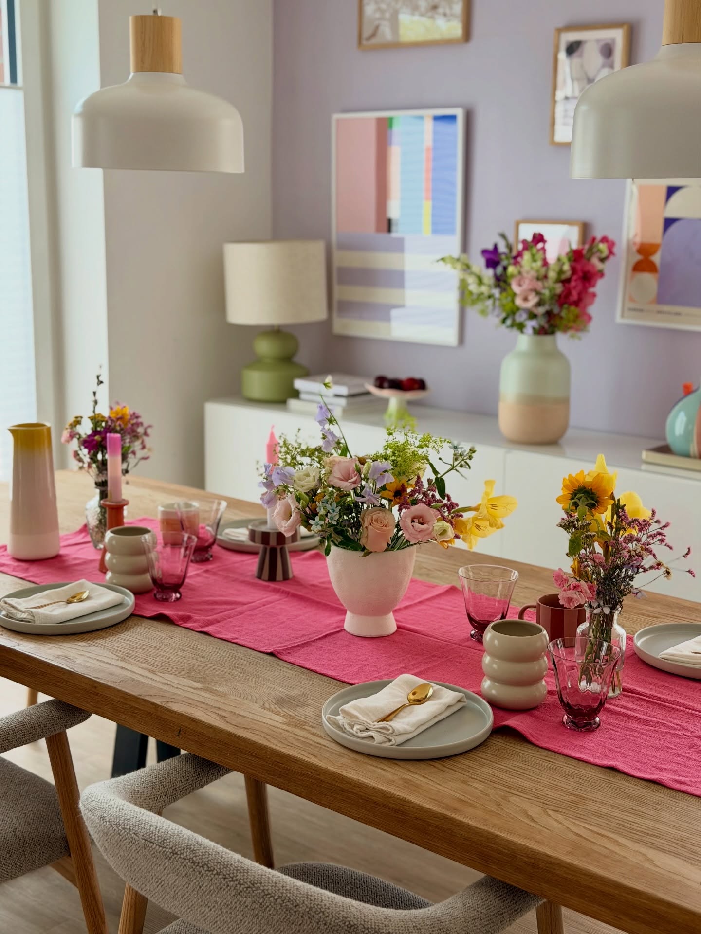 Ein paar Sommermomente. Es könnte ewig so weitergehen🍦☀️🌸
#colorfulhome #blumenliebe #tischdeko #einrichtungsliebe #wohnraumliebe