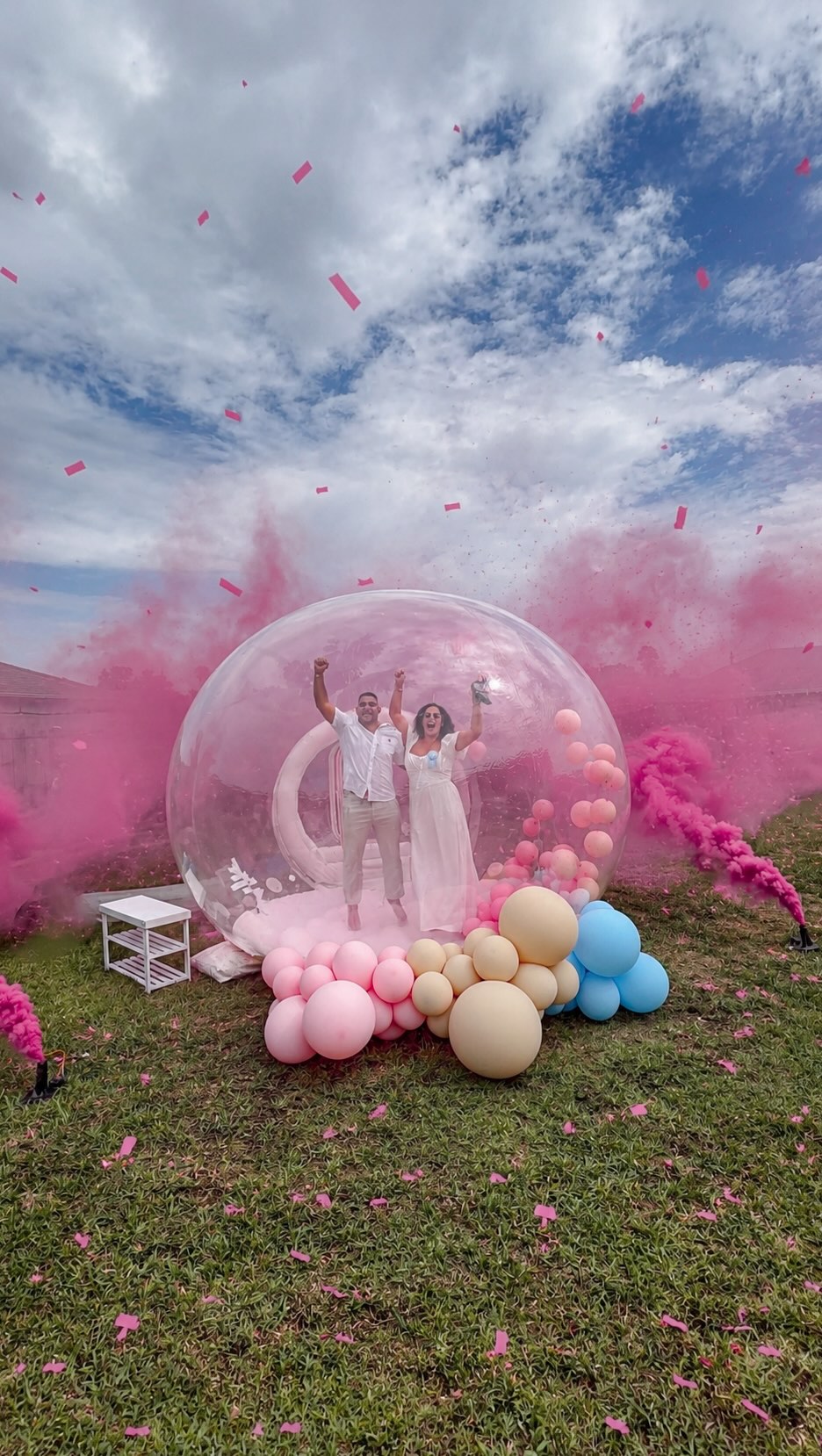 It’s a Girl.💕 Step inside the magic. ✨ Our Bubble House gender reveals turn special moments into unforgettable memories. 🎀💕
.
.
.
#genderreveal #genderrevealmiami #revelaciondesexo #bubbledomegenderreveal #bubblehousegenderreveal