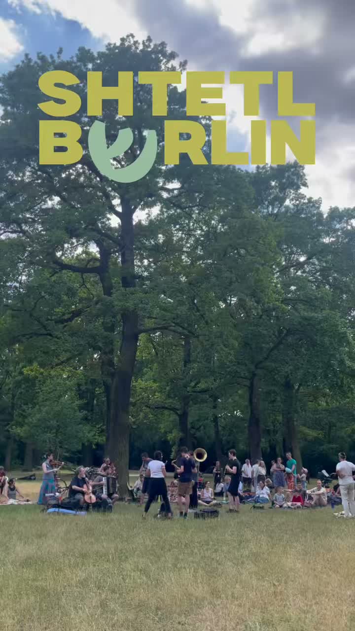 KLEZNIC #13.1 recap! 🧺🌱🎺
Thank you to everyone who joined us this Sunday for our Kleznic 13.1! We were so lucky to have Shelley Etkin host an herbalism workshop before a klezmer jam picnic!
Thank you to the Partnerschaft für Demokratie Neukölln pfd_neukoelln for their support in this event. We hope to see you at our next event, “The Bund & Hasidus: Two Paths to Freedom” on July 29th.
#shtetl #shtetlberlin #klezmer #herbalism #berlinsummer