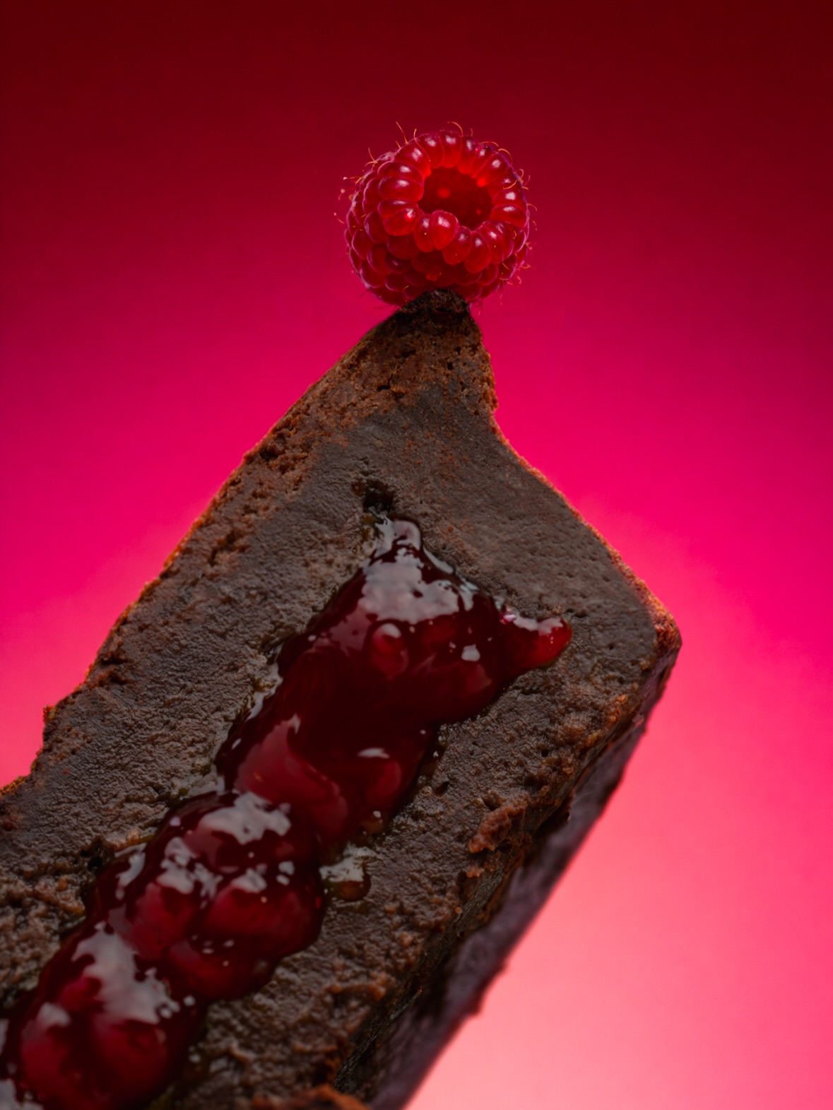 Le Fondant Genevois saveur framboise est arrivé chez Edward’s 🍫🇨🇭
Une pâtisserie 100% artisanale, faite à Genève avec des ingrédients suisses et le chocolat Villars.
Fondant, gourmand, local — exactement comme on aime.
#edwardsgeneve #fondantgenevois #chocolatvillars #patisserieartisanale #madeingeneva