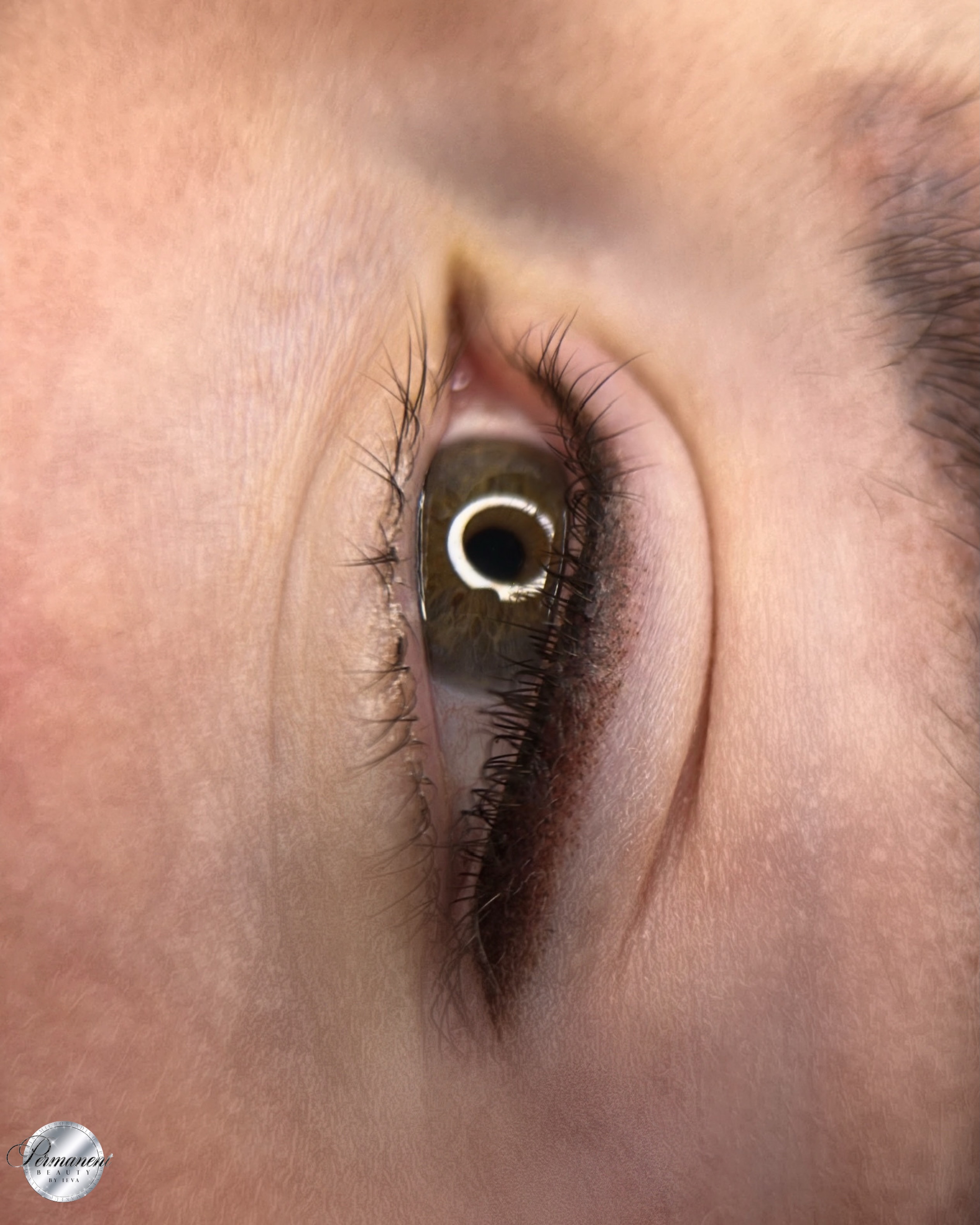 Did you know eyeliner can basically give you eye lift effect?✨
Just try shaded eyeliner. That’s one of my favorite techniques. A little denser at the outer corner, soft and feathered into the lash line, fading toward the inner corner 🤍
As a result, your lashes look fuller, eyes - defined and rested. No pencil, no smudge, no daily struggles with eyeliner.
____________________________________________________
Permanent Makeup Services, Tattoo Removal & Carbon Laser Facial
⬆️Book apt with the link in bio
✨Free Consultation available
📍Oshawa, Ontario
✉️ browsbyieva@gmail.com
📱 +1 416-804-6749
Website: permanentbeautybyieva.com
#oshawapmu #whitbypmu #oshawapermanentmakeup #oshawaeyelinertattoo #oshawatattoo