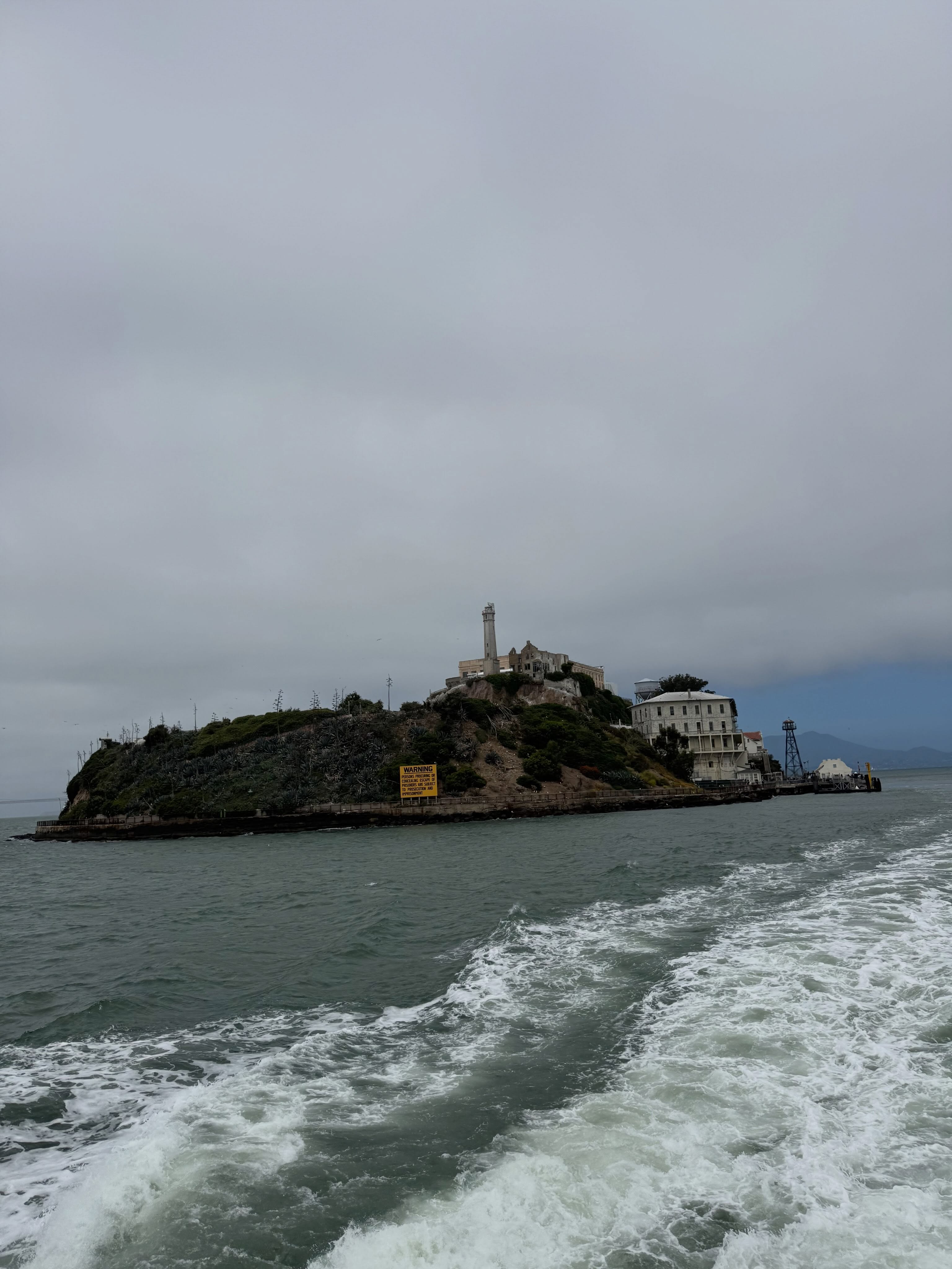 In a single weekend in San Francisco you can visit one of the world’s most notorious prisons, take a driverless car to dinner, and see iconic landmarks like the Golden Gate Bridge and Painted Ladies. The city offers a wide range of experiences and has so many types of cuisines within each neighborhood. Shoutout to my tour guide @zach.abrahams for showing me around the city for the weekend. Check out my San Francisco Travel Guide which is uploaded to my website in the link in my bio.
I made some updates to my website in the past month. I hope it makes it easier to view each guide, and easier to navigate overall.
—————-—————-—————-—————-—————-—————
#travelblogger #alcatraz #visitcalifornia #sanfranciscotravel #travelguide