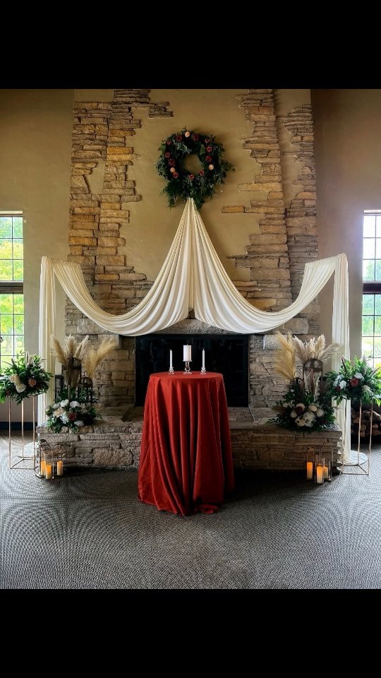 "We've seen many weddings in this space, but nothing as nice as this."
When the venue staff stop in their tracks, you know you gave what you was supposed to give.
#fallinjuly #royaleclassycreations #weddingdesigner #weddings #wisconsinweddings