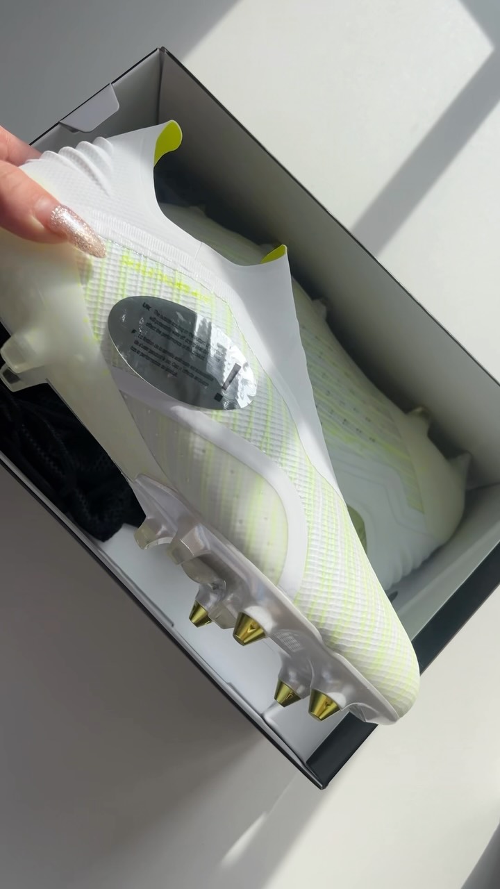 Summer football. Sunshine. World Cup fever.
There’s something about a crisp white pair of boots that just hits differently this time of year.
The adidas X 18 from the Virtuso Pack was built for players who thrive on pace—lightweight, explosive and finished with that clean white and Solar Yellow colourway that still looks incredible on the pitch.
While everyone’s chasing the latest releases this summer, some of the best boots have already earned their place in football history.
Would you lace these up for a World Cup knockout match?
Available now at Bootsfinder.
#WorldCup2026 #SummerFootball #adidasX18 #VirtusoPack #FootballBoots BootTok FootballTikTok SpeedBoots adidasFootball Bootsfinder