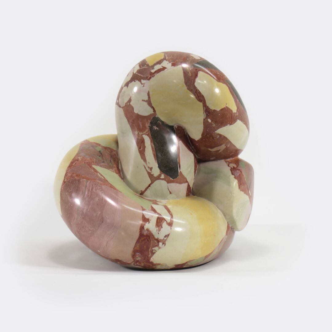 "Scagliola holds the painter’s joy of composition and color as well as the sculptor’s devotion to form, texture, and touch." —SuperStrata artisan Melissa Vogley Woods
Link in bio to explore Melissa's extraordinary scagliola artistry. @madestone_studio