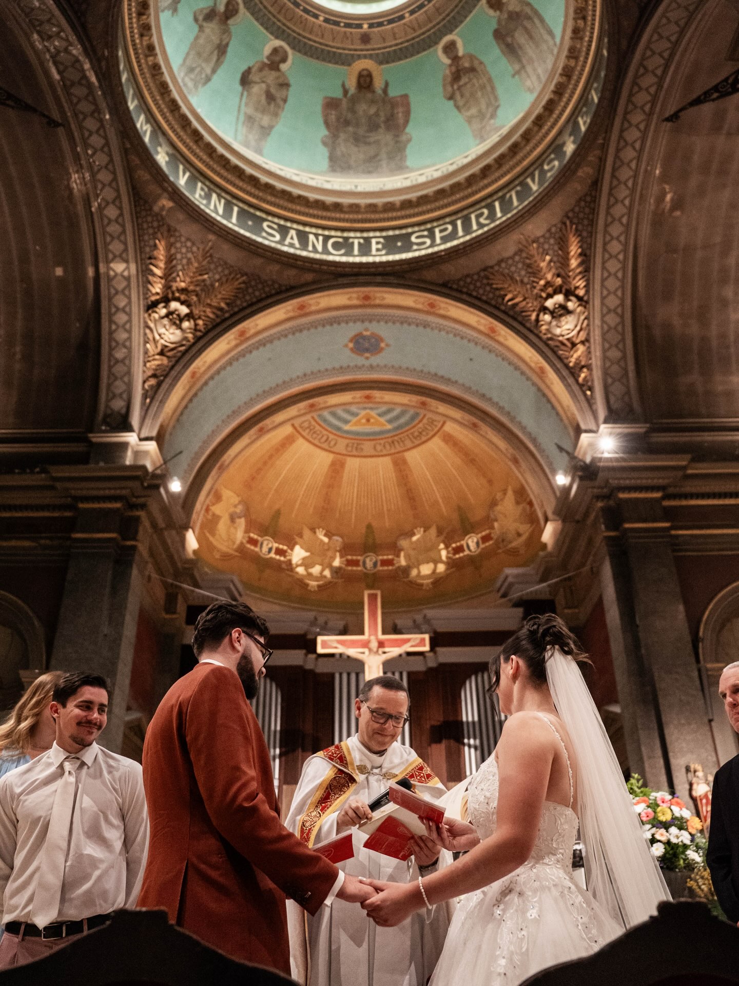 Une magnifique cérémonie à l’église Saint-Pothin de Lyon 📸
#mariagelyon #photographemariage #mariagebeaujolais #weddingphotographer #weddingphotography