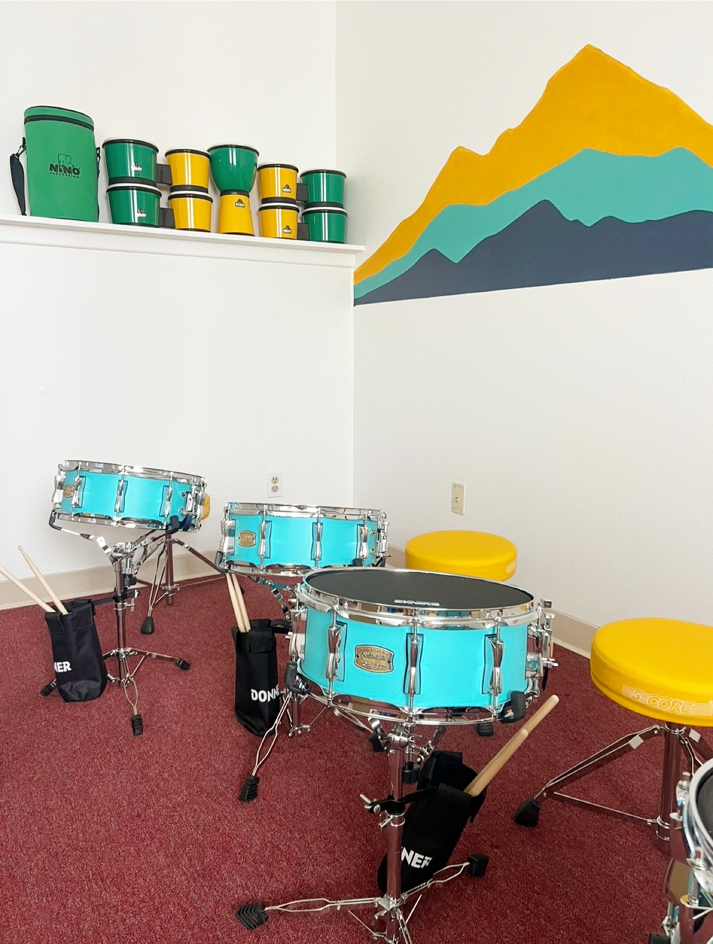 Our Rhythm Rangers room is so much FUN!!!! Join us for Jr. Rhythm Rangers (ages 4-6) or Rhythm Rangers (ages 6-9)! These 6 week classes fill quickly so don’t wait 🥁☀️✌️