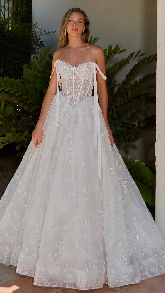 Fall in love with every detailβfrom the delicate illusion corset to the ethereal lace skirt. Your dream dress is waiting at Amore Bridal Couture. β¨ Book your appointment today. π€ 713-668-3100
#amorebridalcouture #houstonweddingvendors #houstonbridalshop #houstonbrides