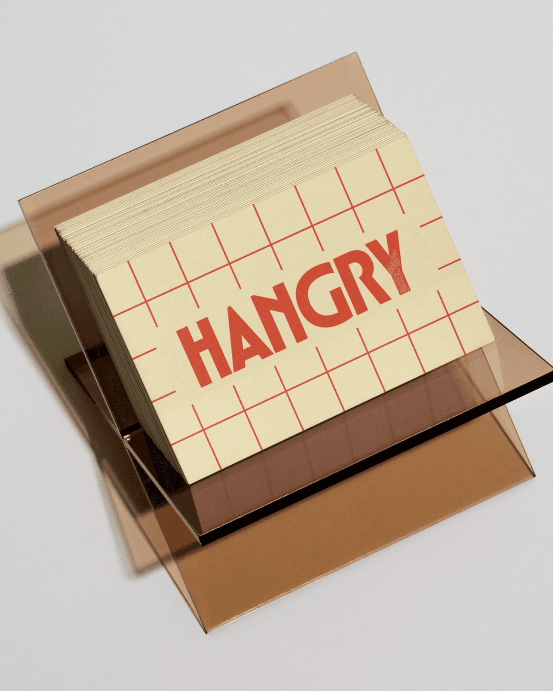 La primera impresión no empieza en una reunión. Empieza con los detalles.
Tarjetas de presentación, folders, hojas membretadas, sobres y mucho más, diseñados para transmitir la personalidad de tu marca en cada interacción.
En Grafser convertimos la papelería corporativa en una extensión de tu identidad.