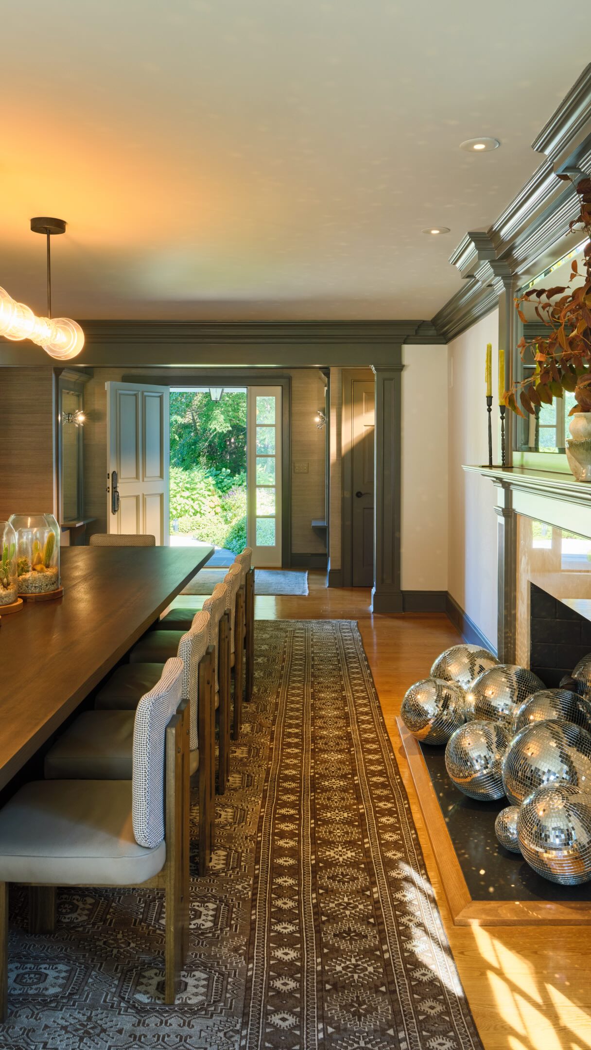 Every beautiful room starts with a vision.
When my clients purchased this home, they saw its potential. My job was to help uncover it—layer by layer, decision by decision.
From space planning and custom furnishings to lighting, textiles, and the finishing details, every choice was made to create a dining room that feels timeless, welcoming, and uniquely theirs.
The best transformations aren’t just about how a room looks—they’re about how it lives.
✨ Swipe through the journey.
.
.
.
.
.
#diningroomdesign #houstoninteriordesigner #luxuryinteriordesign #diningroominspiration #customhomedesign