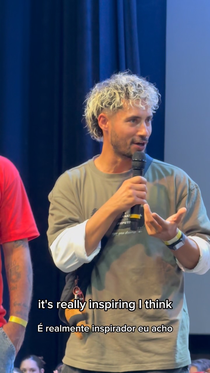 A dança conecta culturas, histórias e pessoas. 🌍✨
Diretamente da Alemanha, o coreógrafo Sinan trouxe sua equipe para viver a experiência do nosso festival, mostrando que a arte não conhece fronteiras.
Confira o que ele achou dessa troca de experiências e de participar desse encontro que reúne talentos de diferentes partes do mundo.