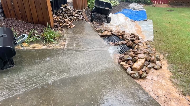Nice little action shot from a project we were on yesterday. Just set the second basin in time for the torrential downpours. Put the tarps over the freshly dug dirt to prevent washout before getting sod put down. #atlantadrainageprofessionals #drainagecompanies #construction #homeimprovements @ndsdrainage