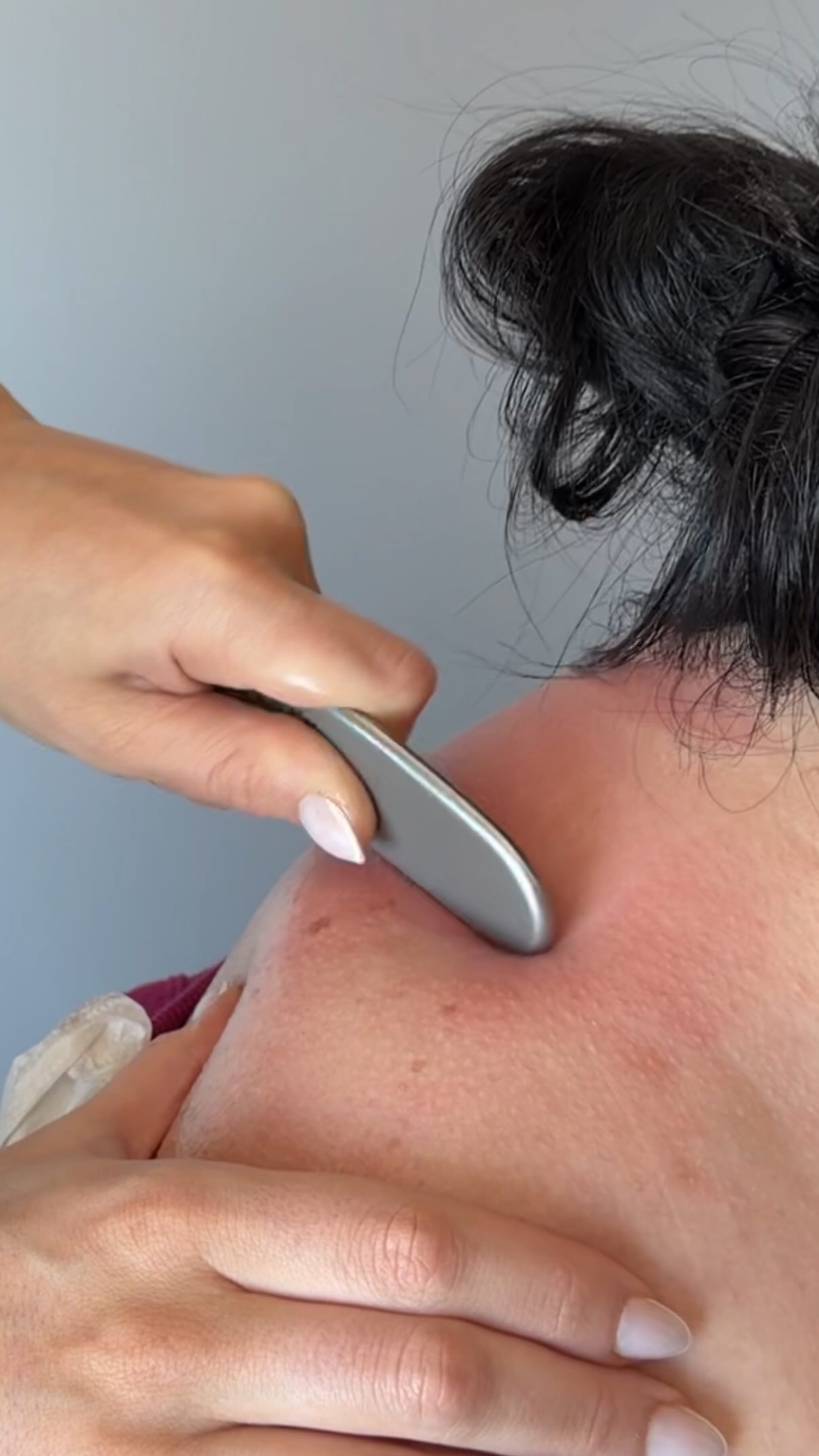 Tension living in your neck and shoulders after a full day at your desk?
Graston Technique uses stainless steel instruments to work through tight fascia and stubborn muscle knots — helping break up adhesions that regular stretching just can’t reach.
Our therapists use it as part of a full treatment plan to get you moving (and feeling) better.
If you’re carrying stress in your upper back, this might be exactly what your body’s asking for.
📍 Seaton Physio & Wellness Clinic, Pickering
🔗 Book your assessment — link in bio @seaton.physio or call us at (905)-427-0505
Direct billing available for eligible insurance plans.
#iastm #grastontechnique #neckpainrelief #necktension #shoulderpainrelief