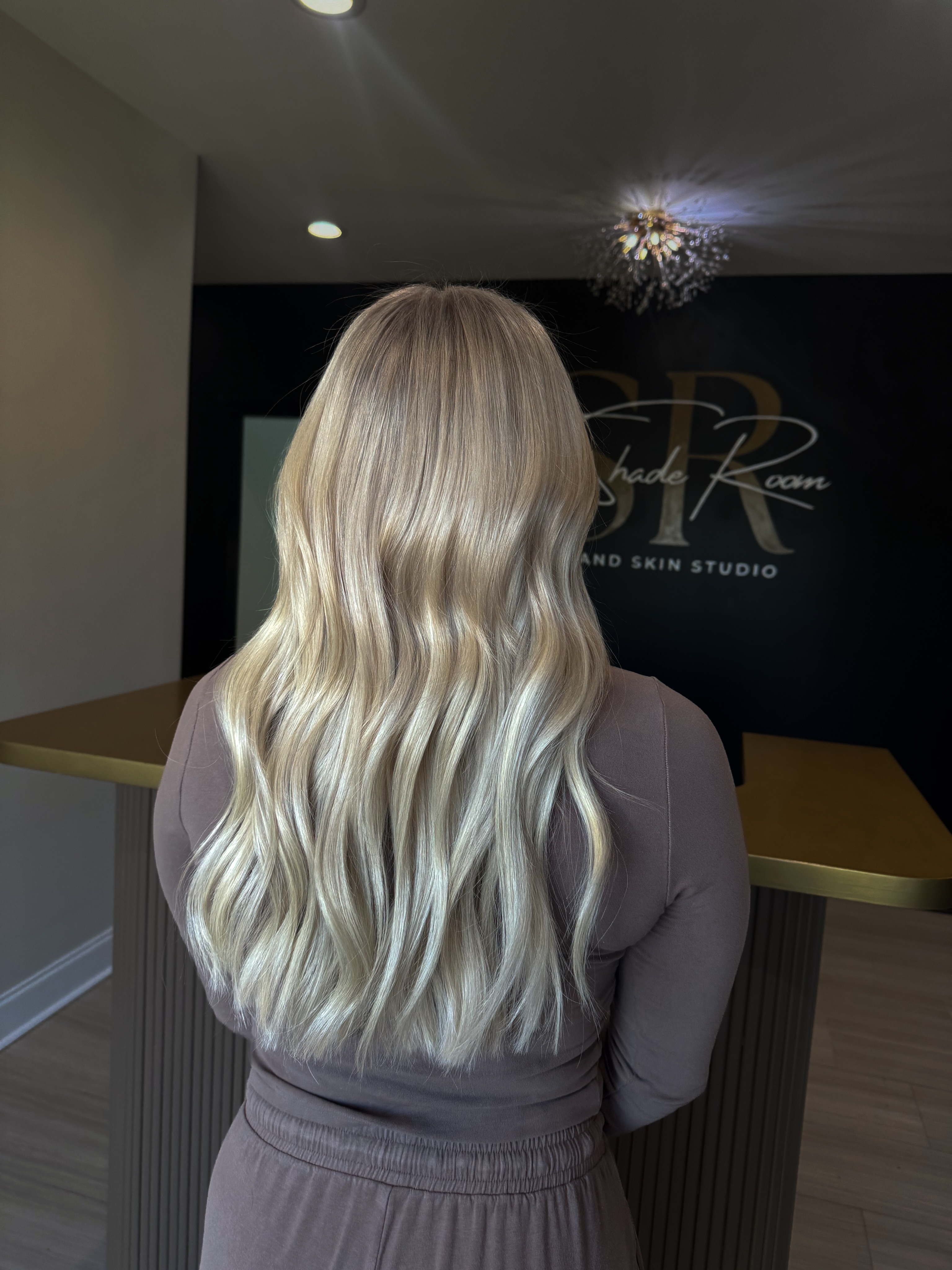 When the extensions are so seamless you thought that was all her hair🤌🏼
My 3 priorities when installing extensions:
•perfect color match
•scalp health
•density matching