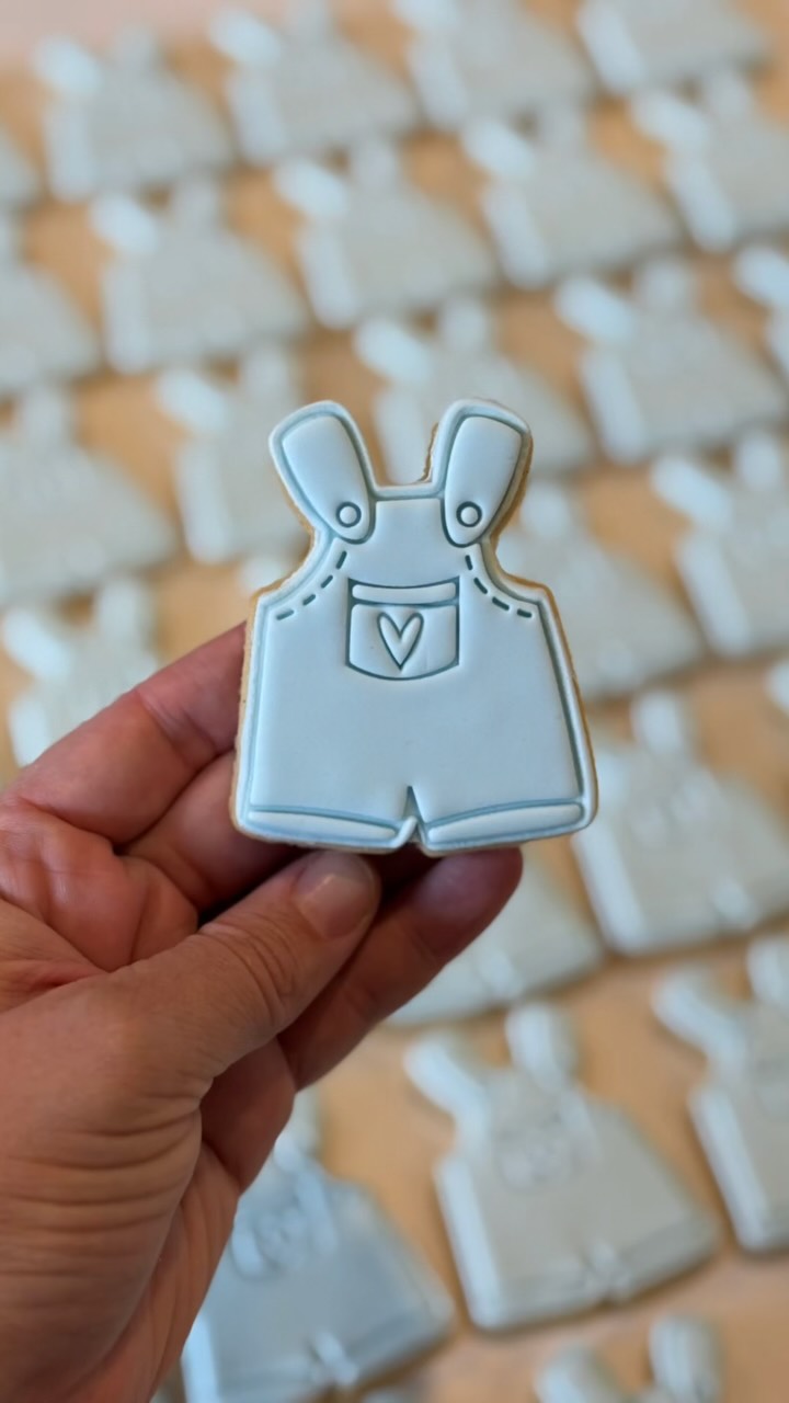 The cutest little overalls for Baby Moylan’s Baby Shower
The most perfect hangers from @cookiestampco
