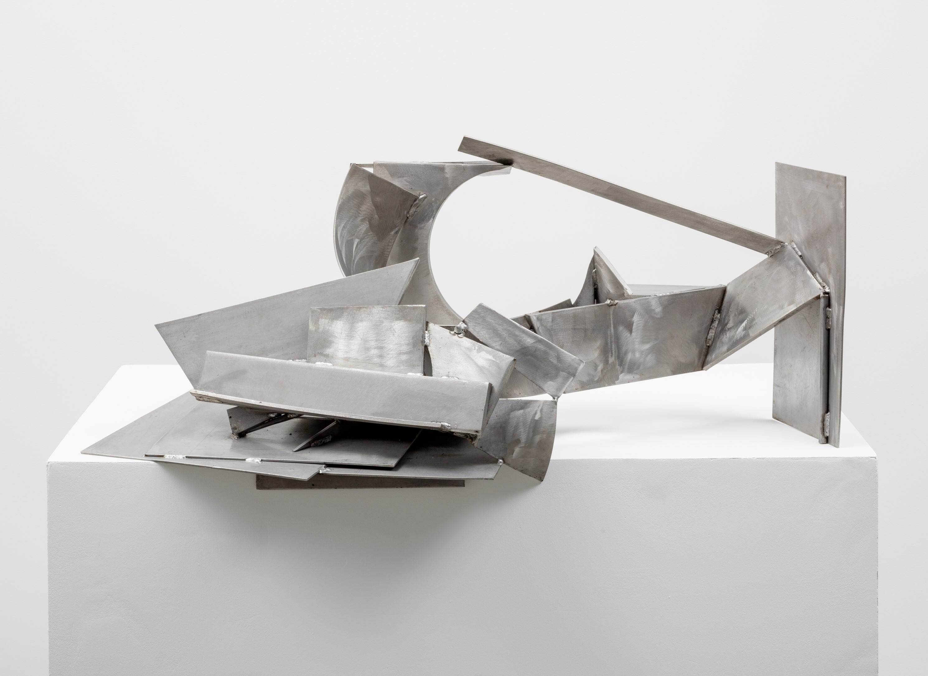 Stainless Piece A-S was recently included in the exhibition at Anthony Caro and Helen Frankenthaler - SIMILITUDES: Color, Form, Friendship at Yares Art, New York.
Anthony Caro constructed this table piece from steel that he purchased from the estate of sculptor David Smith.
In her book ‘Anthony Caro: Stainless Steel’ author Karen Wilkin writes: The small size of most of Caro’s stainless steel sculptures of the 1970s immediately signals their difference from Smith’s, but even in the slightly larger stainless steel works, such as Stainless Pieces A-S (1979/80), Caro’s wholly personal structural language cancels any lingering associations with Smith’s animated upright constructions; witness, in Caro’s sculpture the contrast between the piled ‘Cascade’ of planes on one side of the piece and the levitating, open structure beside it, the flow generated by the cascade stopped by an abrupt vertical plane.
Stainlesss Piece A-S, 1979-80, Stainless Steel, 50.8 x 114.3 x 61cm
📷1) Photo John Hammond (Copyright Anthony Caro Centre) 2) Image Courtesy Yares Art
#anthonycaro #caro #yaresart #stainlessteel #contemporaryart