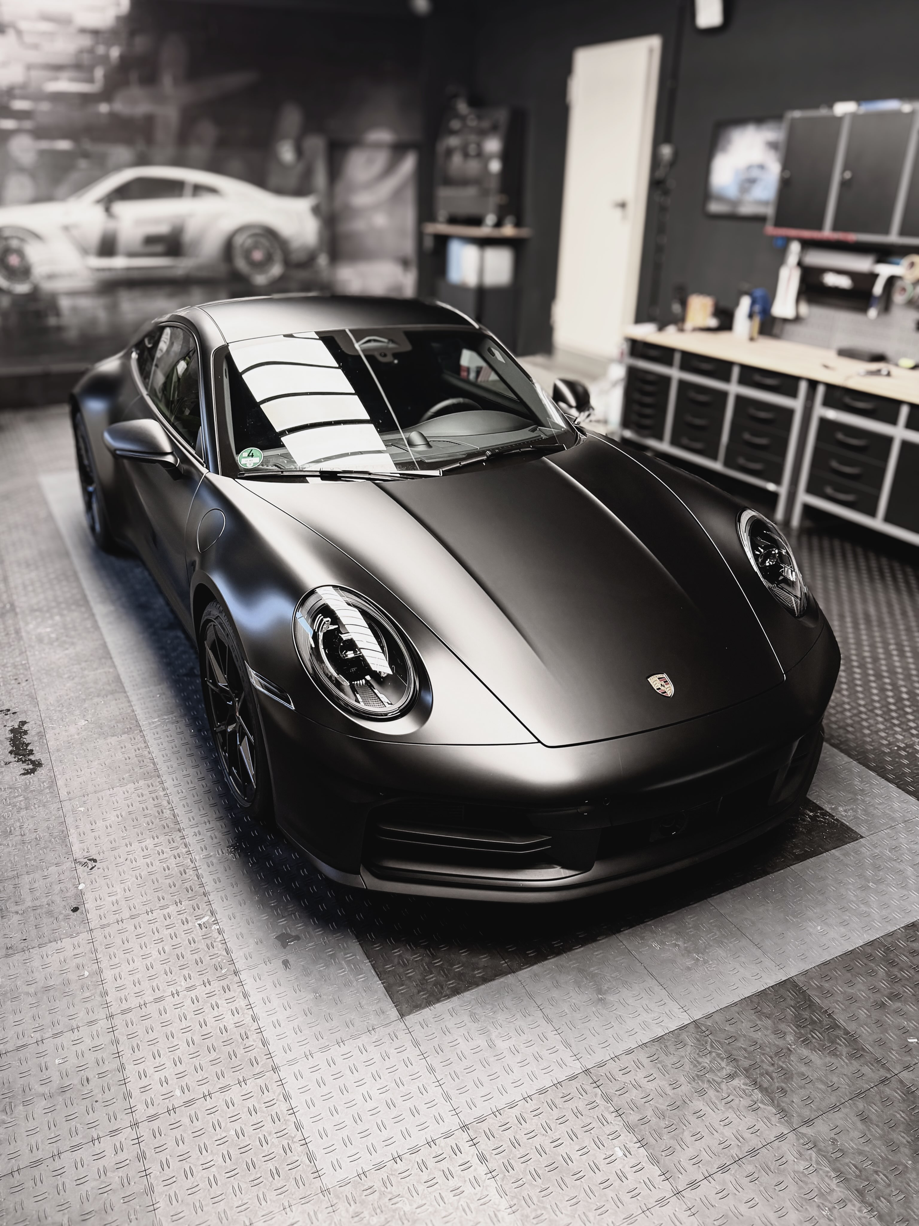 Porsche 992.2 - Stealth Mode.
Manche würden sagen, Porsche in Matt geht nicht....Und wie das geht. 🖤
Meldet Euch gern wenn’s Euch ähnlich geht!
📩Info@foliatune.de
🌐www.foliatune.de
📲0177 29 85 626