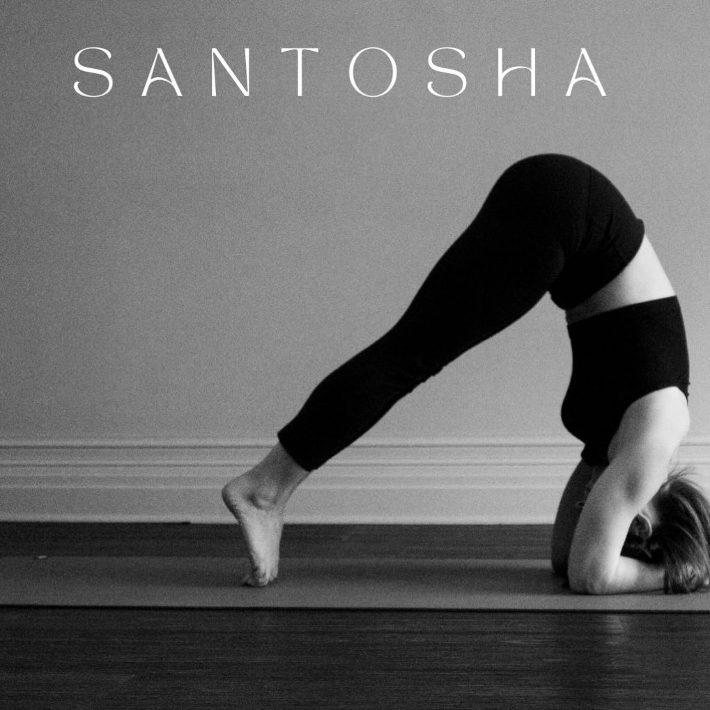 SANTOSHA (san-TOH-shah) 🤍
The second of the 5 Niyamas in the Yoga Sutras.
Santosha means contentment. Not the absence of ambition or growth, but the ability to find peace with what is, while remaining open to what is becoming.
It reminds us that happiness isn’t found in achieving the next thing, but in learning to fully inhabit the present moment.
Santosha asks us to appreciate what we already have, rather than constantly measuring ourselves against what we think is missing.
On the mat, this may look like:
• letting go of comparison
• honouring your body exactly as it is today
• meeting challenges with curiosity instead of frustration
• appreciating your practice without needing it to be different
Off the mat, it can look like:
• practicing gratitude for the ordinary moments
• celebrating progress instead of chasing perfection
• noticing when “enough” is truly enough
• finding joy in the present, rather than waiting for the next milestone
Contentment doesn’t mean settling. It means choosing to meet this moment with appreciation, even as you continue to grow.
How can you practice Santosha today? ✨
.
.
📸 @candice.ferreira
.
.
#santosha #niyamas #yogaphilosophy #mindfulliving #gratitude