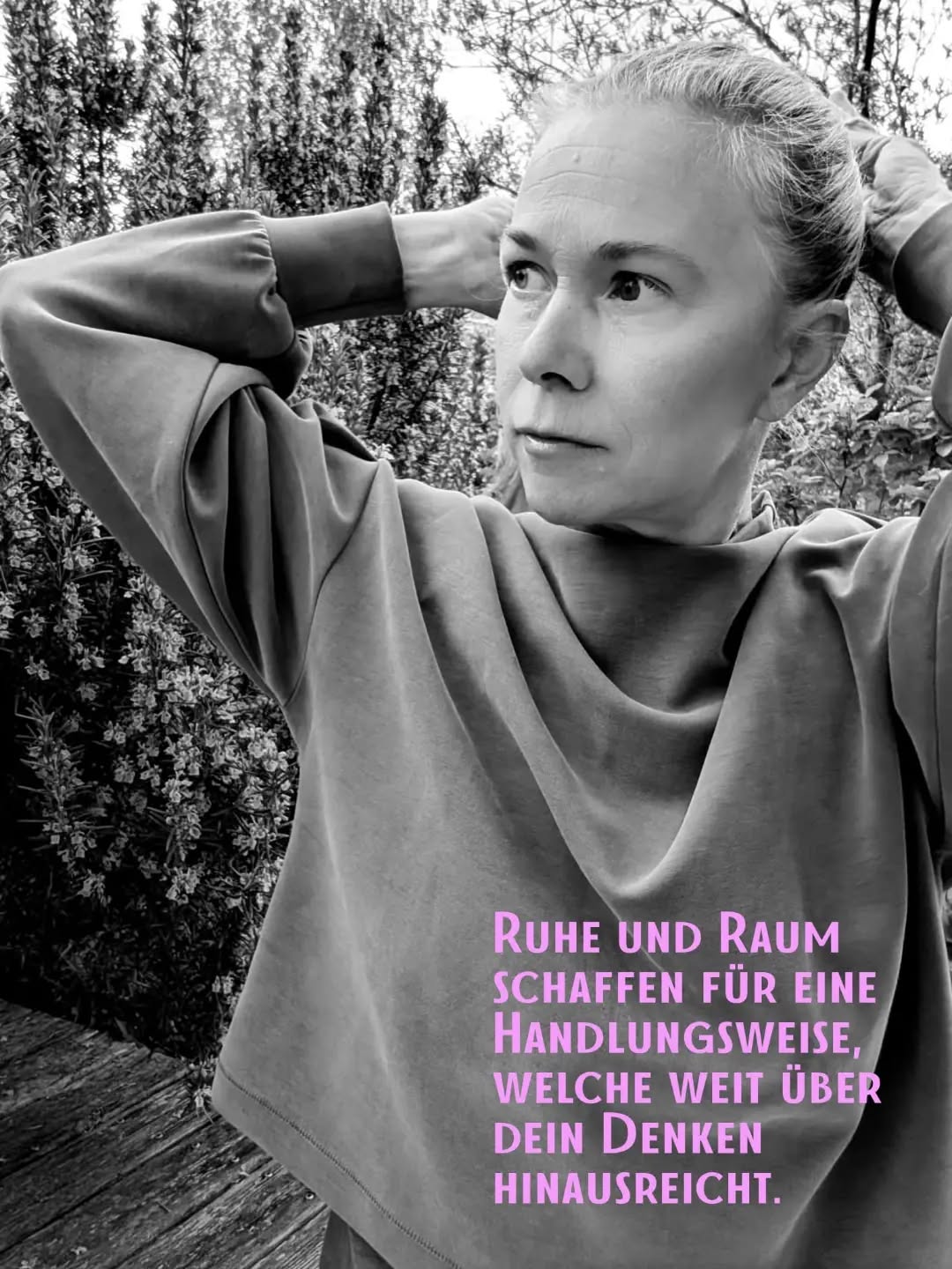 Du kennst das Gefühl.
Du setzt dich hin, um eine einfache Aufgabe zu erledigen. Mittendrin wirst du überflutet von Gedanken voller Zweifel und Selbstkritik: Mache es doch anders/ das ist nicht gut genug /du wirst damit sowieso scheitern/ 1000 Gründe, warum es nicht geht/ fang erst gar nicht an/ spar dir die Energie...
Lerne, dich von den immer gleichen Gedankenspiralen zu befreien, um mühelos das Leben zu führen, dass du immer schon wolltest.
Lerne und trainiere, wie du Schritt für Schritt
-Selbstsabotage, Sorgen und Zweifel beendest
- aus Gedankenschleifen aussteigst
- selbstzerstörerische Gewohnheiten loslässt.
und stattdessen unbeeindruckt von Gedanken und Gefühlen in Kontakt kommst, mit deiner fraulichen Handlungsweise (einer inneren Weisheit), die über dein bisheriges Denken weit hinausreicht.
Das Echte leben - Lehrgang für Frauen, online
Modul 1: Ruhe im Kopf. Raum im Leben.
21.7. 18:00 Uhr 1. Termin kostenlos schnuppern
anita.kurzbauer@gmail.com
www.alba.or.ar