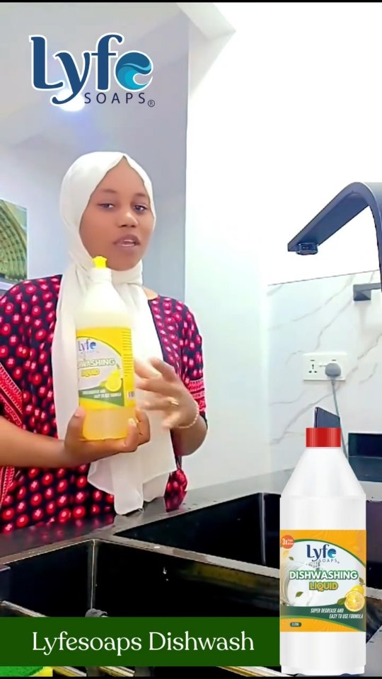 Mdau wa Lyfesoaps Dishwashing anasema
Haichubui wala kukausha mikono✅
Haiachi harufu kwenye vyombo✅
Sabuni hii ina nguvu mara 3 zaidi ya sabuni za kawaida, ili kuondoa mafuta kwenye vyombo yako!