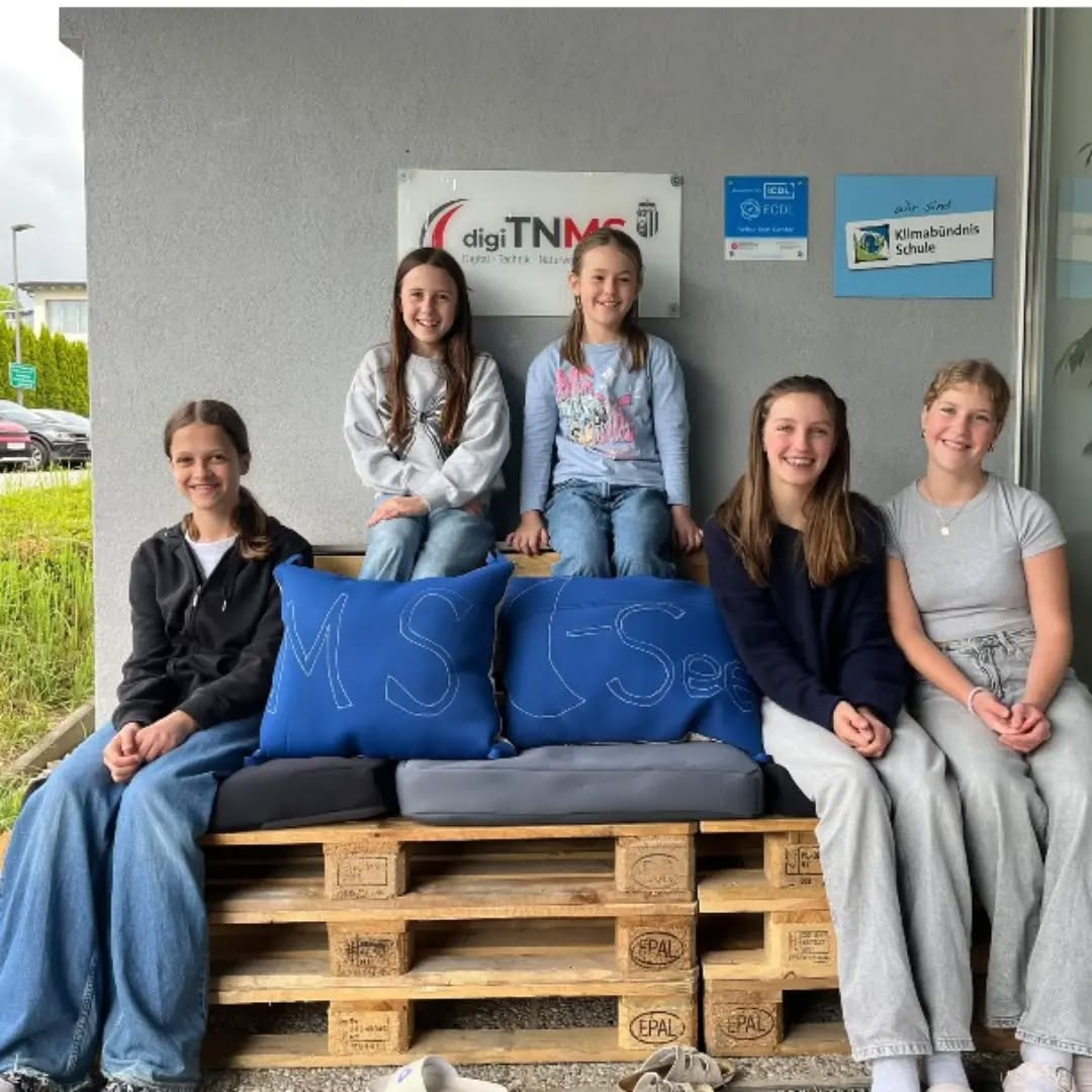 @mittelschule.mondsee_unesco Aus Paletten wird eine Bank! 🔨🪵
Im Rahmen von ZOLA bauten unsere Schüler*innen mit viel Einsatz, Kreativität und handwerklichem Geschick eine Palettenbank. Ein gelungenes Projekt, das Teamarbeit und praktisches Lernen verbindet!
#ZOLA #schuleimaufbruchösterrreich #freidayösterreich #mintfumo #Schulprojekt Teamwork Handwerk