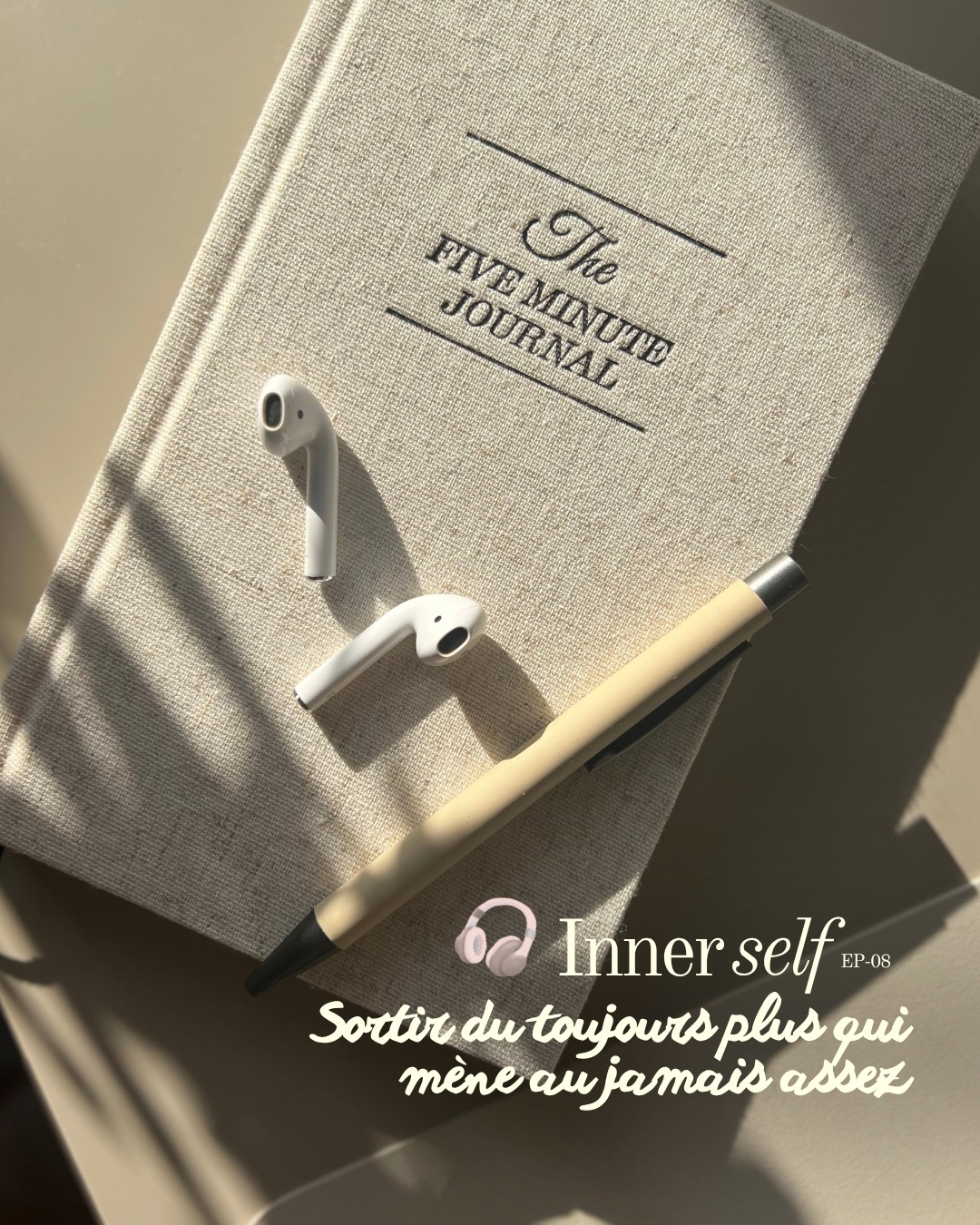 Aujourd'hui sur le podcast, on explore pourquoi on est coincé dans ce toujours plus, ce que ça nous coûte vraiment & surtout comment en sortir concrètement.
·
🎙️Dans cet épisode :
→ Pourquoi on se crée des besoins artificiels & comment on se fuit soi-même sans le savoir
→ La dimension transgénérationnelle du toujours plus
→ Pourquoi l'ennui est beaucoup plus important qu'on ne le pense & son lien avec le toujours plus
→ Mes tips concrets pour revenir au présent & arrêter le toujours plus
·
🎧 Douce écoute 🌷🤍
🔗 Lien dans ma bio pour l'écouter sur ta plateforme préférée 💌