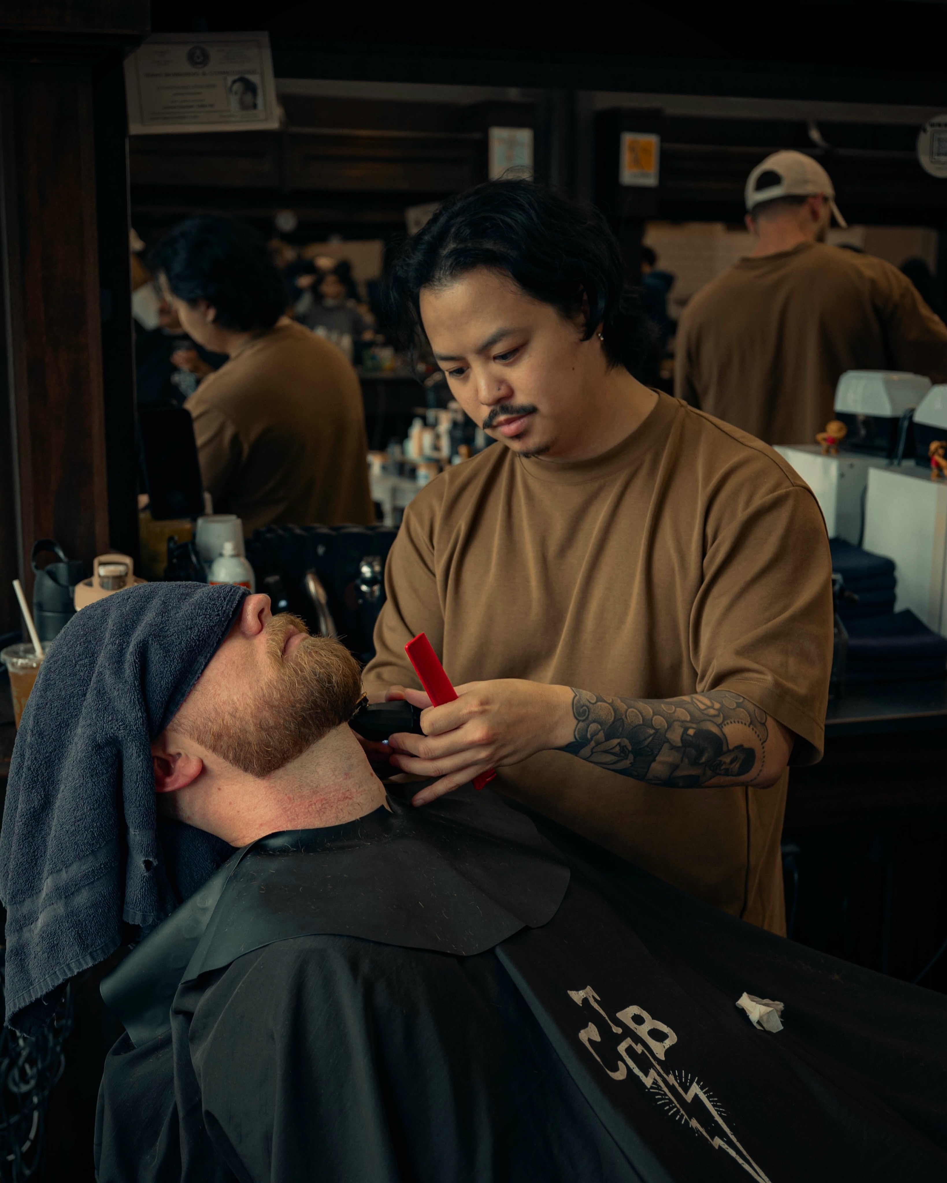 Professional appearance is important in almost every industry. Whether you work in an office, own a business, manage a team, or meet clients regularly, your appearance affects how people see you.
A clean haircut creates a more polished and trustworthy image ๐ค