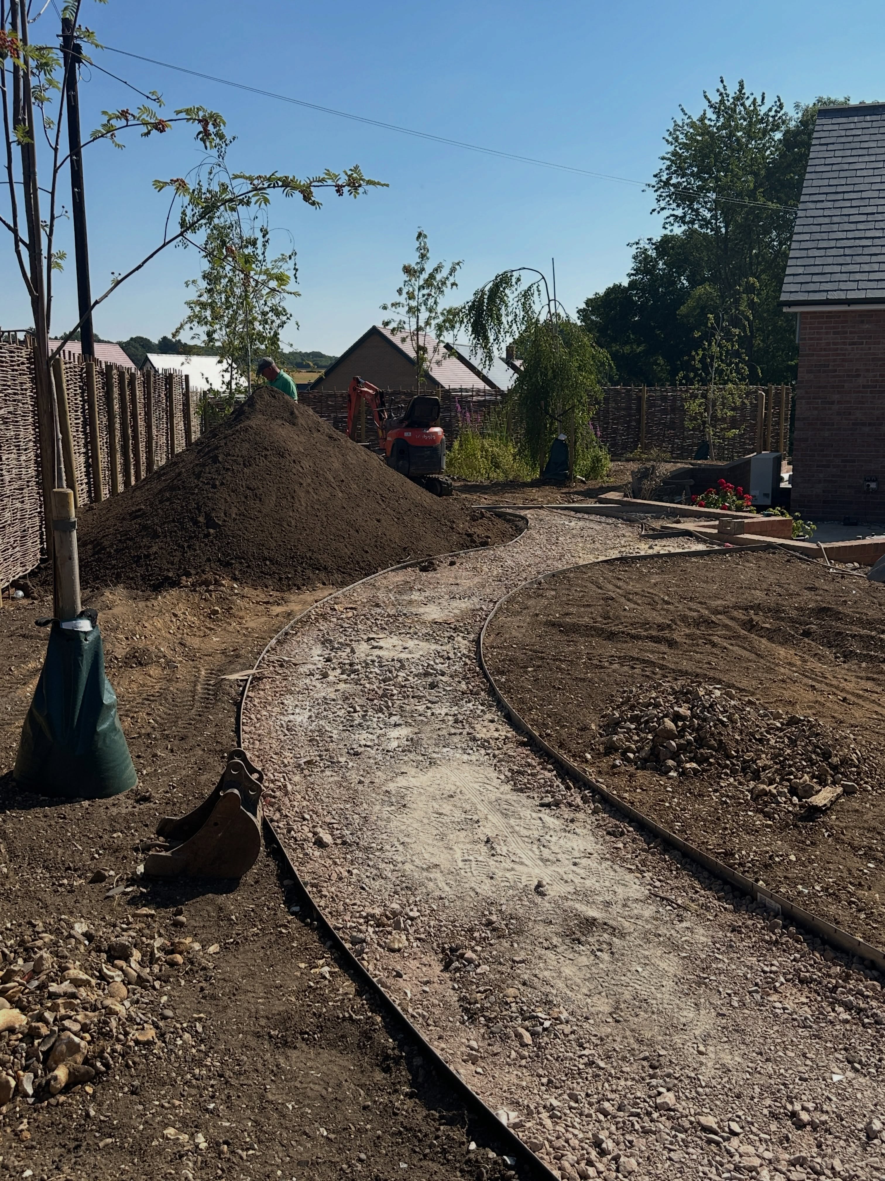 🍏 The guys are working hard in the heat and this wildlife friendly garden is beginning to take shape. Beautiful detail with the setts path and sweeping curves. Planting is delayed to the autumn but two trees have been moved the the tree bags are doing a great job of keeping them alive. @conwaylandscapes #gardendesigneressex #gardendesignerhertfordshire #gardendesignforwildlife #gardendesigner #plantingdesigner
