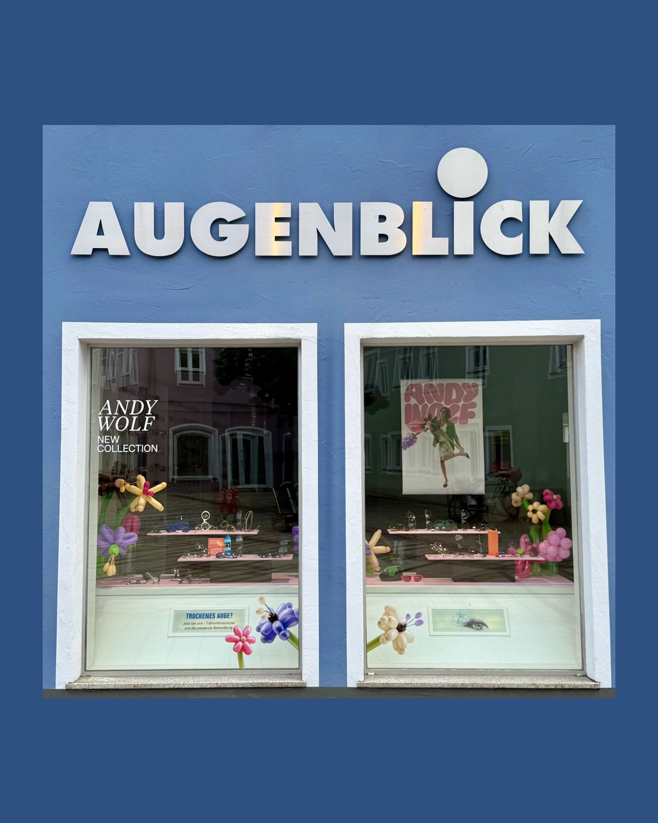 🌸 🌷 🌼 Zeit für einen Blick auf / in unser Schaufenster 🌼 🌷 🌸
.
Idee @andywolfofficial im Schaufenster umgesetzt @optikaugenblick
.
Mit viel Liebe zum Detail, tagelangem basteln und viel Spaß entstand unser neues Schaufenster.
.
#schaufensterdeko #donauwörth #optikerausleidenschaft #neuebrille