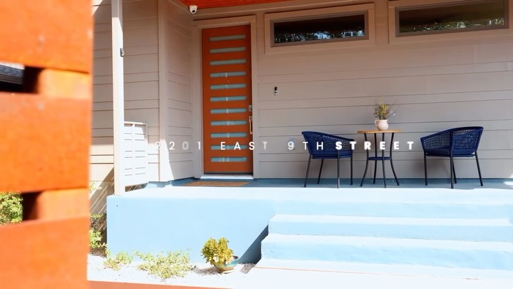 Some homes are more than a place to live.
2201 East 9th Street had a quiet kind of presence – clean lines, soft materials, and a view that makes the whole home feel intentional.
A beautiful one to bring to life on video.
Shot for David White