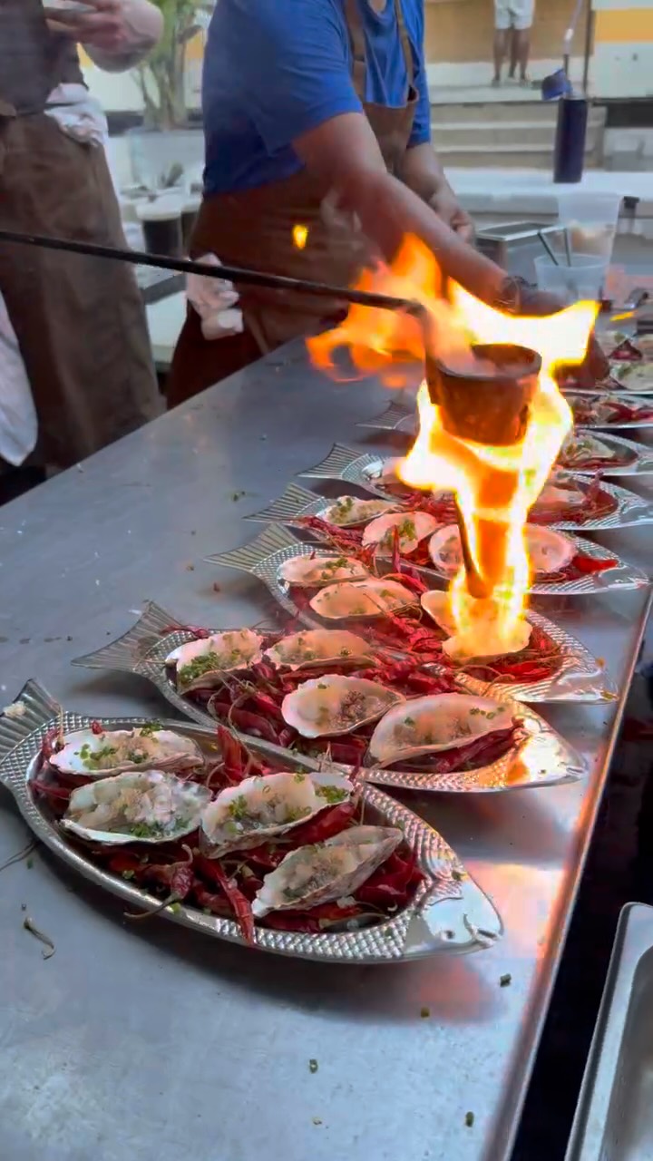 Our Chef Collab with @theodorabrooklyn at @theodorabeachclub has been nothing short but amazing and eventful. Open fire venue on Governors island overlooking Manhattan and the Brooklyn Bridge .
What an absolute dream and pleasure to be here lighting fire in the City while keeping intact the atmosphere of outdoor dining with a bunch of legends and friends.
Our partner @westholme Wagyu treated the guests with the finest Wagyu produced in Australia with 2 dishes on our menu .
Oyster and raw scallop flambé with Wagyu fat and of course the mighty and delicious @westholme Wagyu Beef Tomahawks MS9 hang, smoked and seared over live fire 🙏
Amazing first event and all ready to fire up the fire pit tomorrow again 🔥🔥
.
.
#asado #event #newyork #nyc #brooklyn