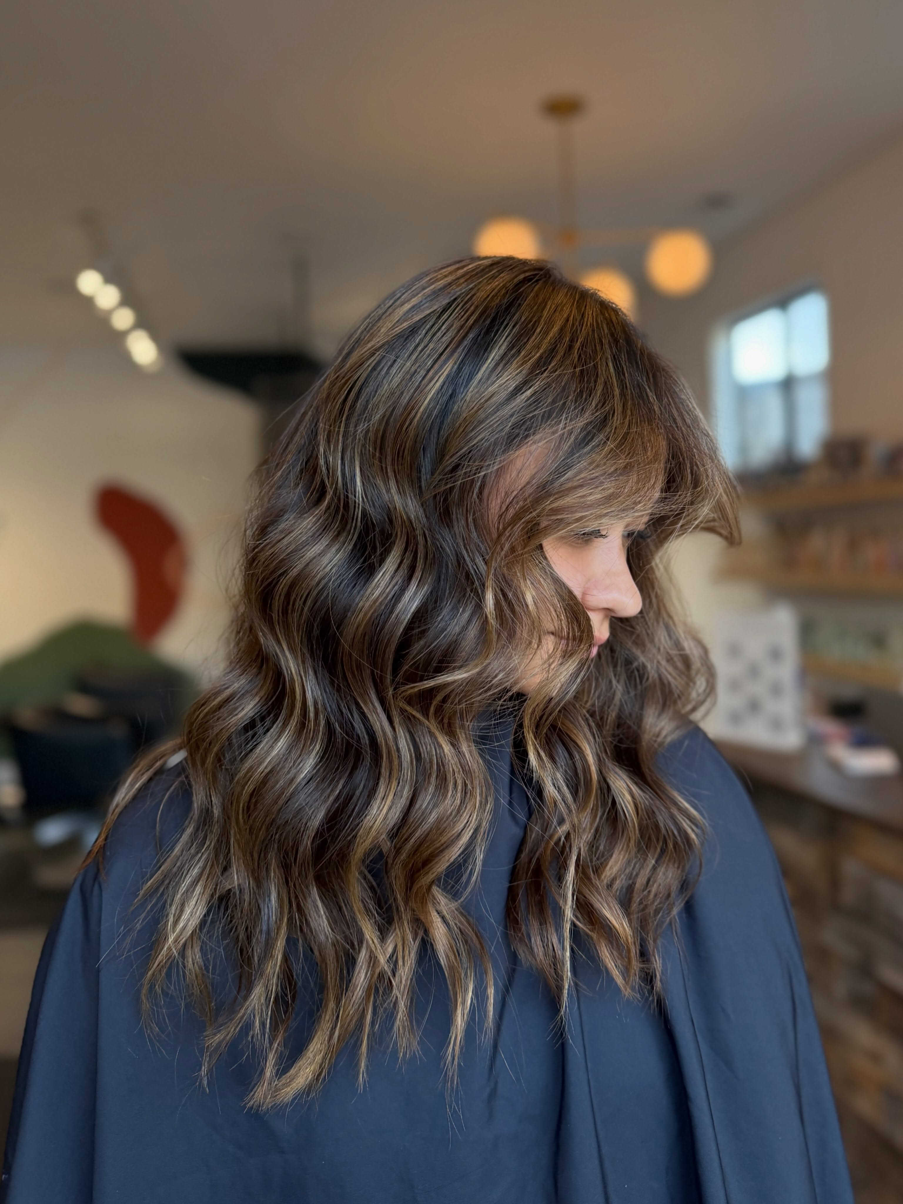 Like a perfect swirl of espresso and caramel. ☕️✨ Swipe to see this beautiful blend from all angles!
#RichBrunette #DimensionalColor #GlossyHair #SalonLife