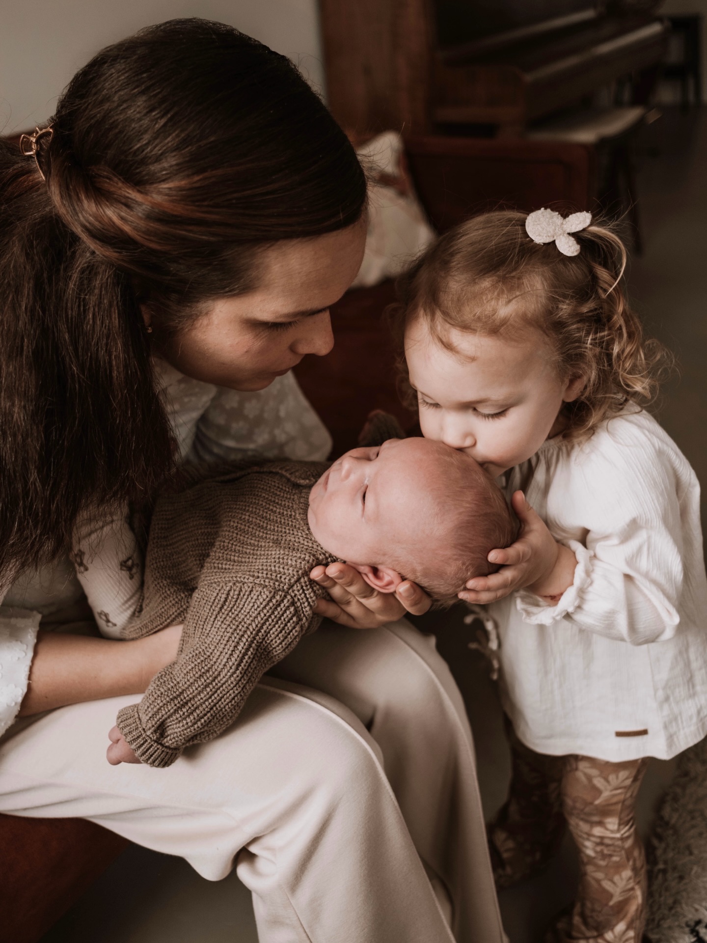 Dit soort newbornshoots zijn mijn lievelings!🤍
Afgelopen weken waren lekker druk en vol met shoots en bruiloften. De komende weken zijn iets rustiger.
Op fotografie gebied dan, want we gaan verhuizen!
Tot die tijd nog genoeg te editten en af te maken.
Ondertussen droom ik alvast elke nacht over vloeren, verfkleuren, keukens en plattegronden.😅
Nu al zin om mijn nieuwe kantoor in te richten.👌🏼