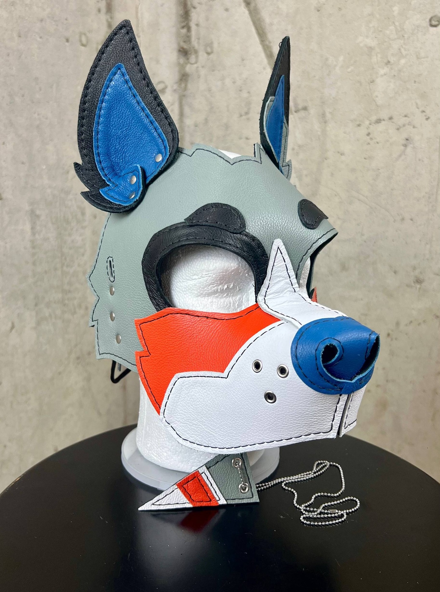 Partial custom Australian Shepherd hood for Tumble!
http://scrapyardleather.com
#scrapyardlthr #scrapyardleather #pupplay #petplay #furryfandom