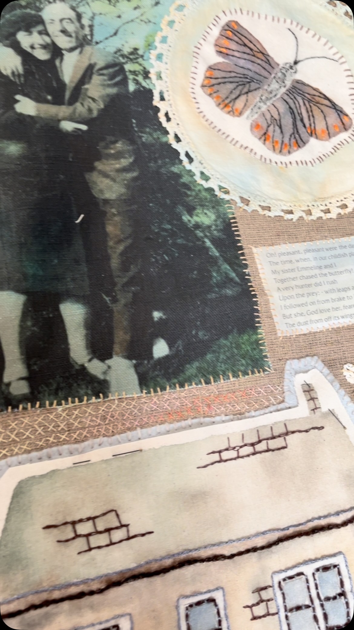 Work in progress. This large hand quilted piece illustrates a number of workshops that are in the schedule at the moment.
Check out the listings at the website.
#embroiderystudio #printandstitch #autobiographical