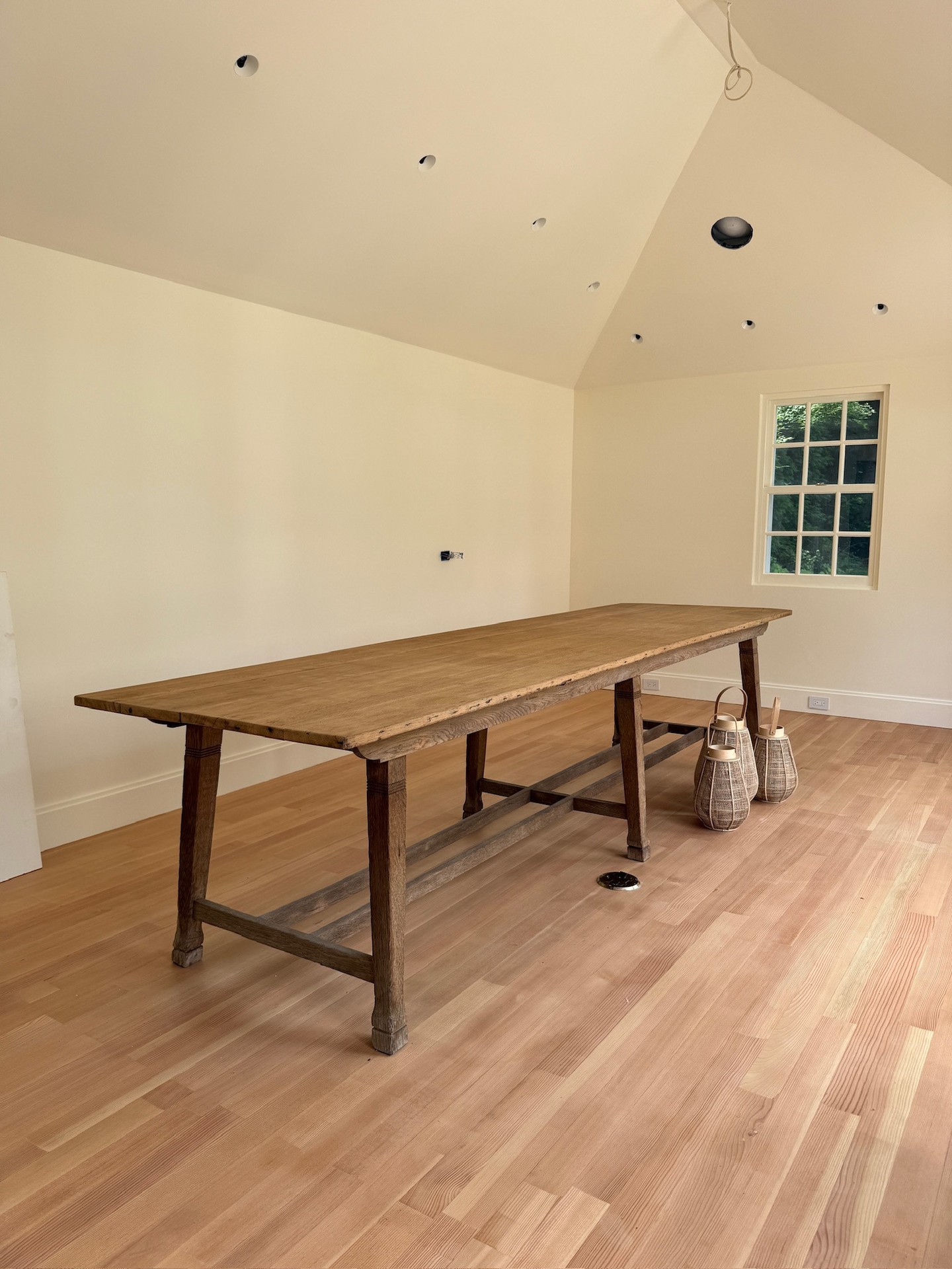 It's been a fun (busy!) summer so far. Life lately at Lorla...
1. The new Lorla office is getting closer to completion. We scored this gorg European antique farm table from the @eksterantiques barn sale. Can't wait to host our clients (and friends!) here v soon.
2. @simona_mastrolia hand-delivered the coolest custom mirror for my daughter's room. How cute is she??
3. Headshots with the fun and talented duo 👯♀️ from @collabcollectivedc
4. BTS of our 2-day 📸 shoot with @jenniferhughesphoto, @annedeckerarchitects and @katjagreeff
5-6. Quick trip to see family in NC 🏖️
7. Home office styled to perfection by @katjagreeff for our video shoot with @kwinmade and @anastasiacasey_ ✨️
8. Taking a moment to pause and celebrate the office progress. Cheers!